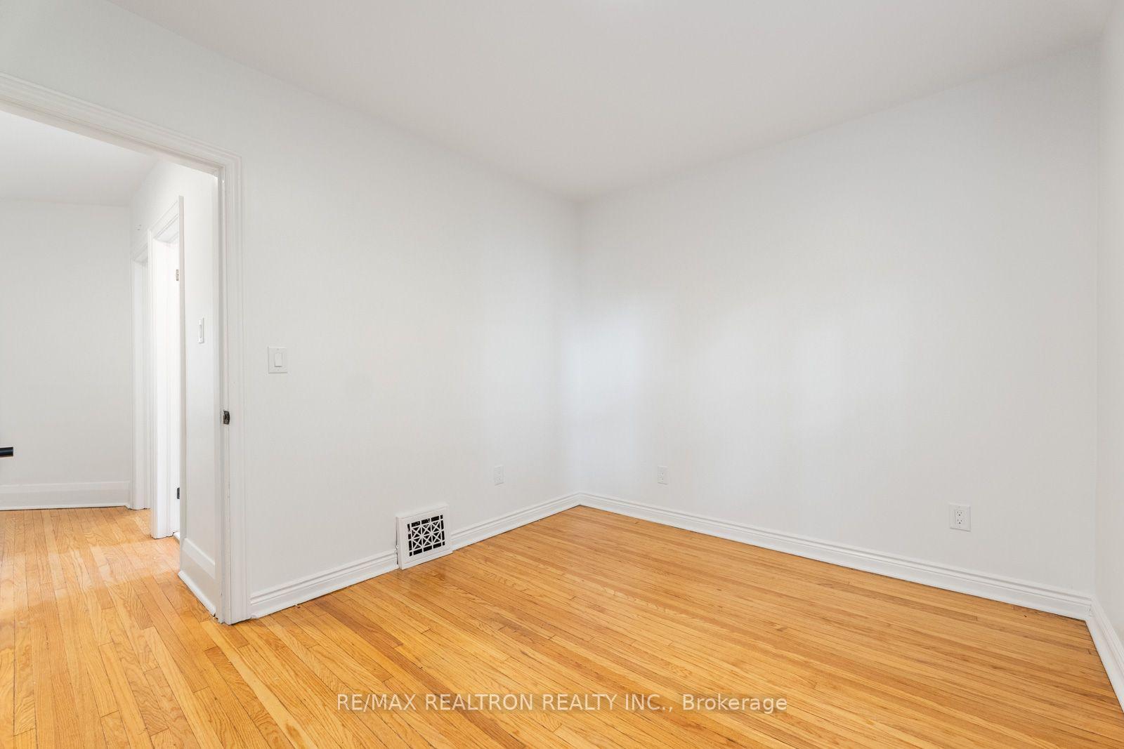 Photo 17 of 38 Henning Avenue, Toronto, Yonge-Eglinton — HOMEH