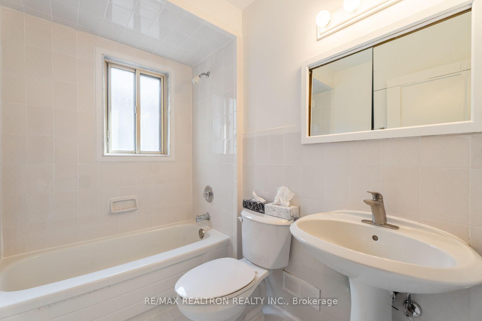 Photo 19 of 38 Henning Avenue, Toronto, Yonge-Eglinton — HOMEH