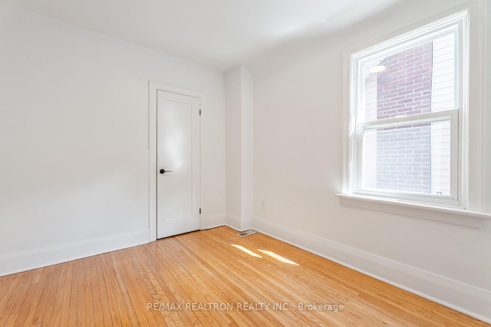 Photo 20 of 38 Henning Avenue, Toronto, Yonge-Eglinton — HOMEH