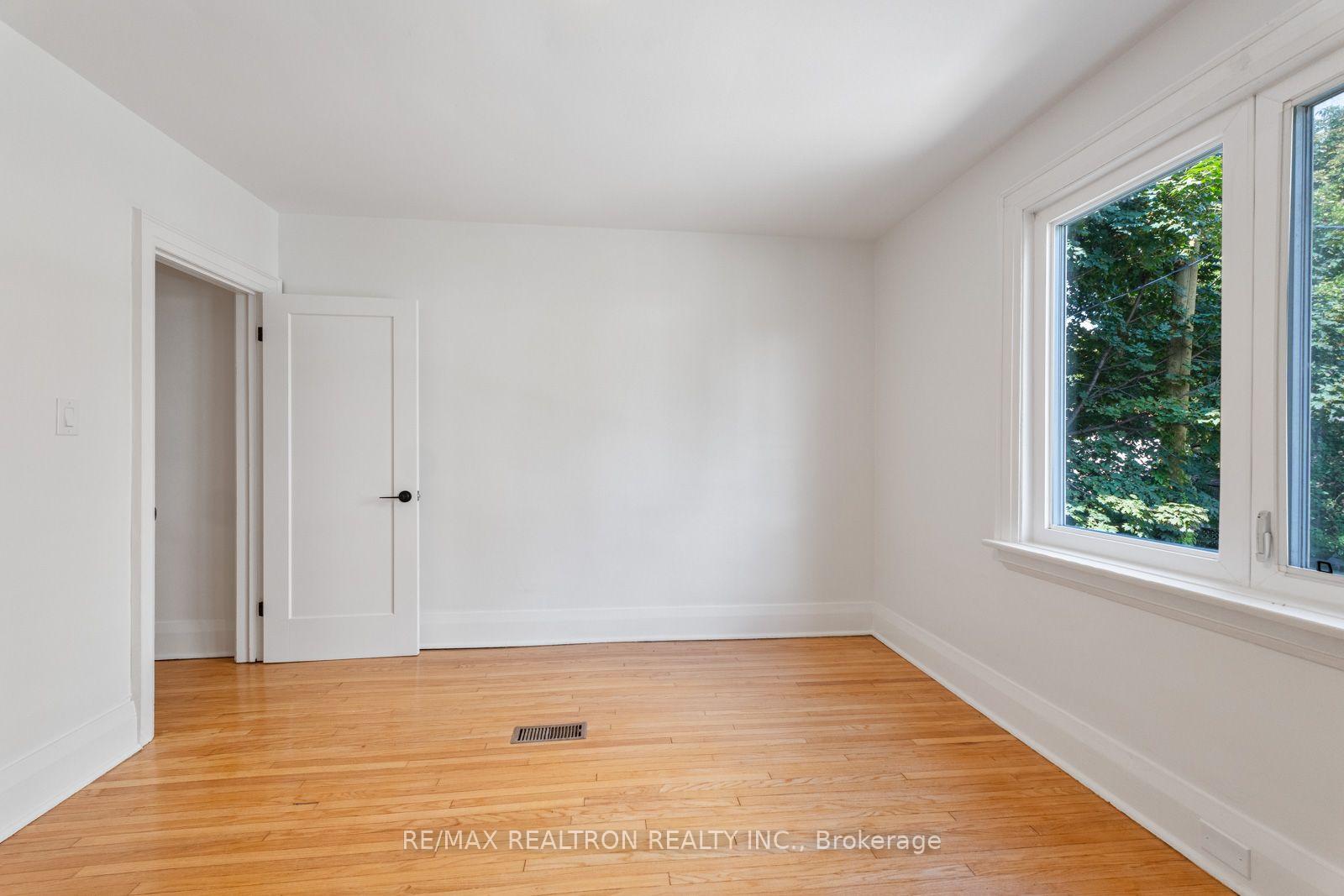 Photo 26 of 38 Henning Avenue, Toronto, Yonge-Eglinton — HOMEH