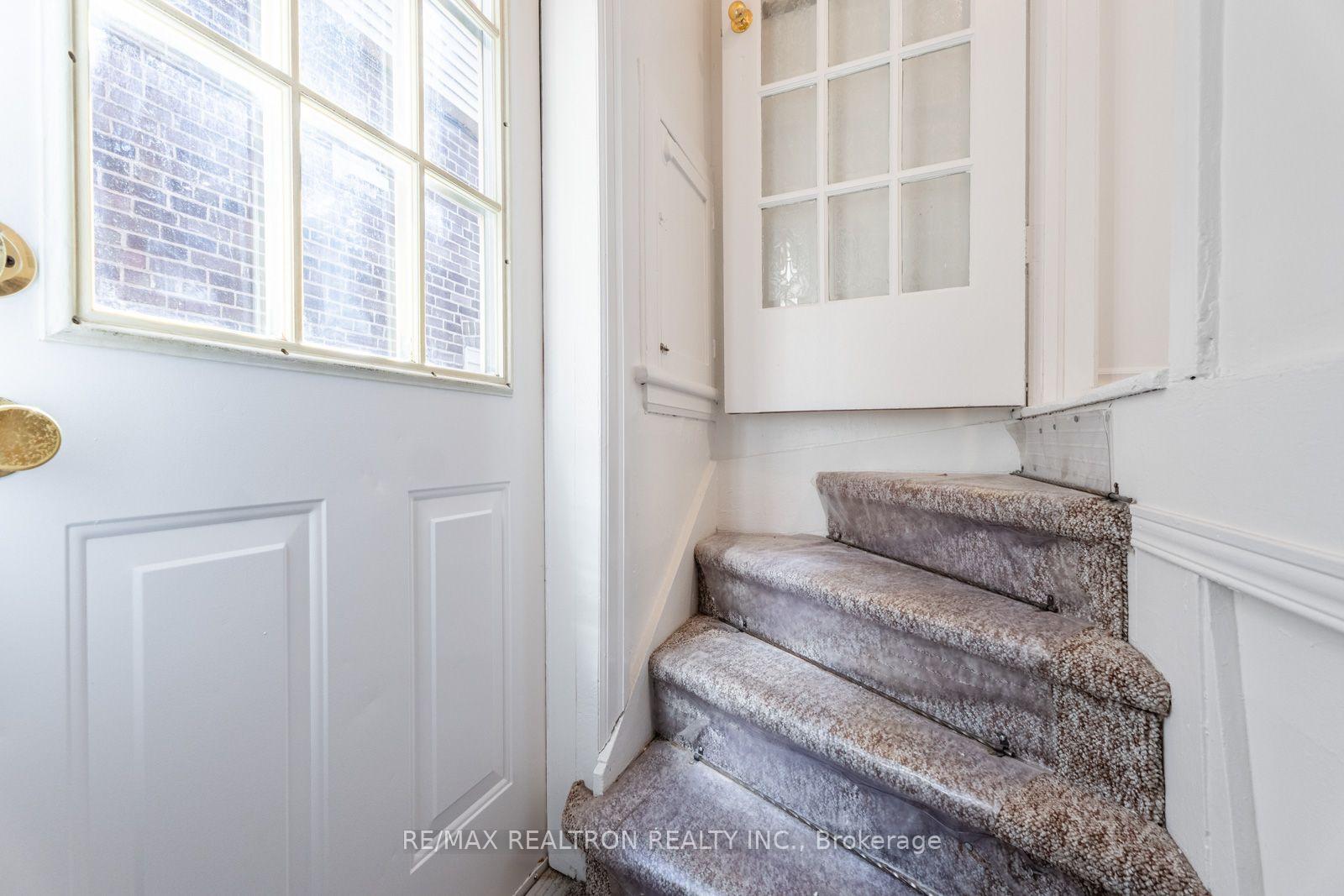 Photo 32 of 38 Henning Avenue, Toronto, Yonge-Eglinton — HOMEH