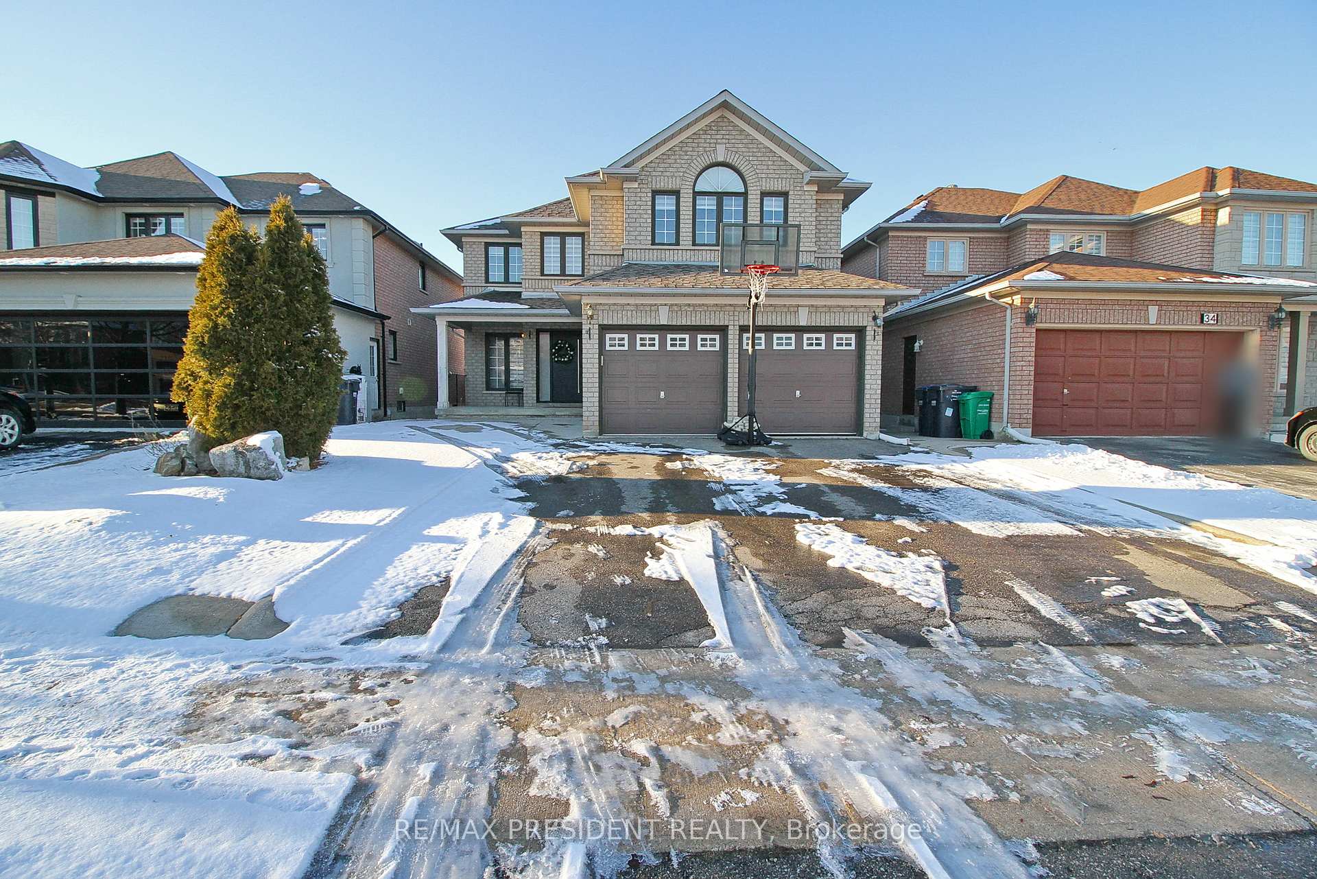 Photo 1 of 32 Deerglen Drive, Brampton, Sandringham-Wellington — HOMEH