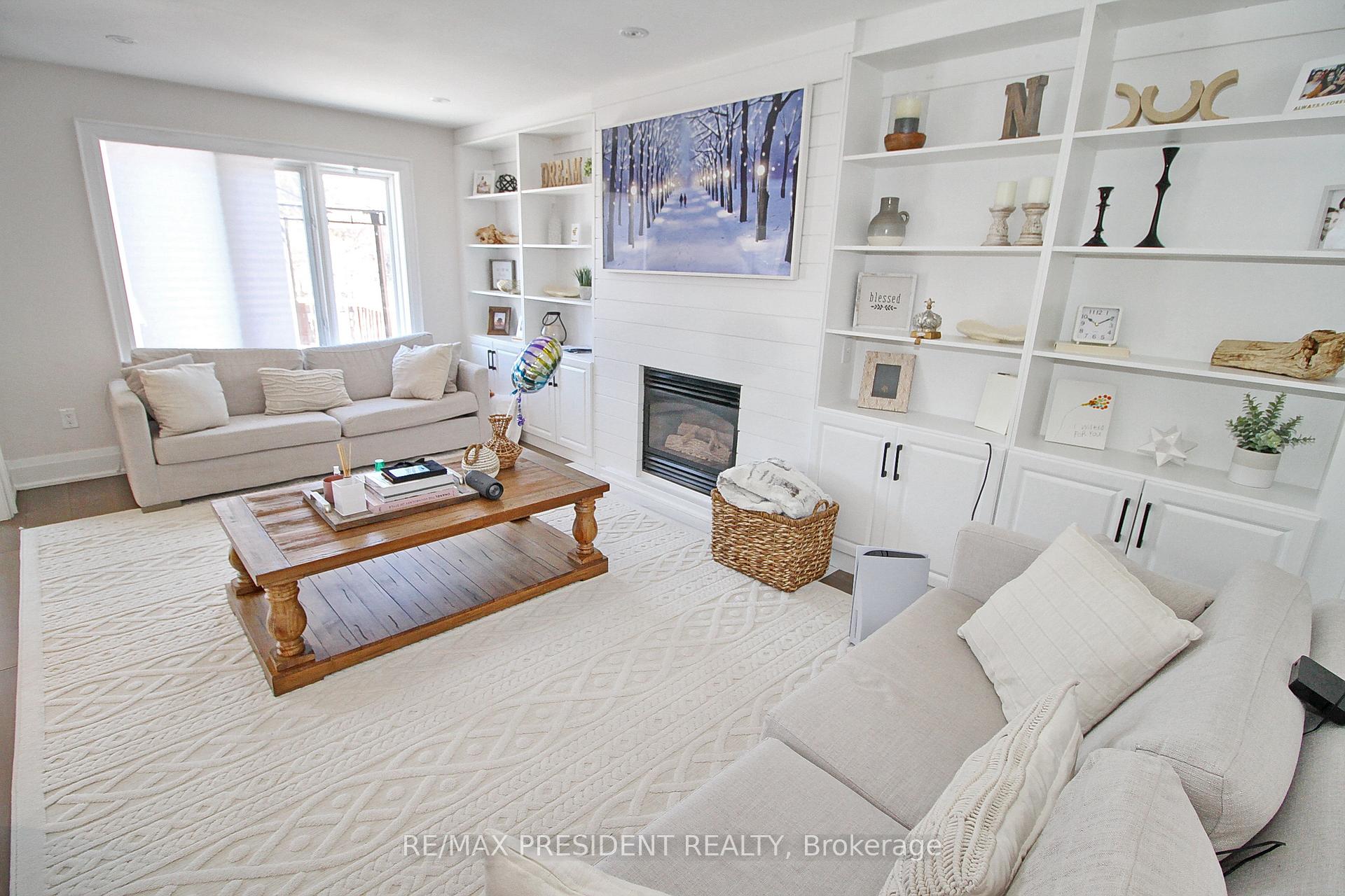 Photo 4 of 32 Deerglen Drive, Brampton, Sandringham-Wellington — HOMEH
