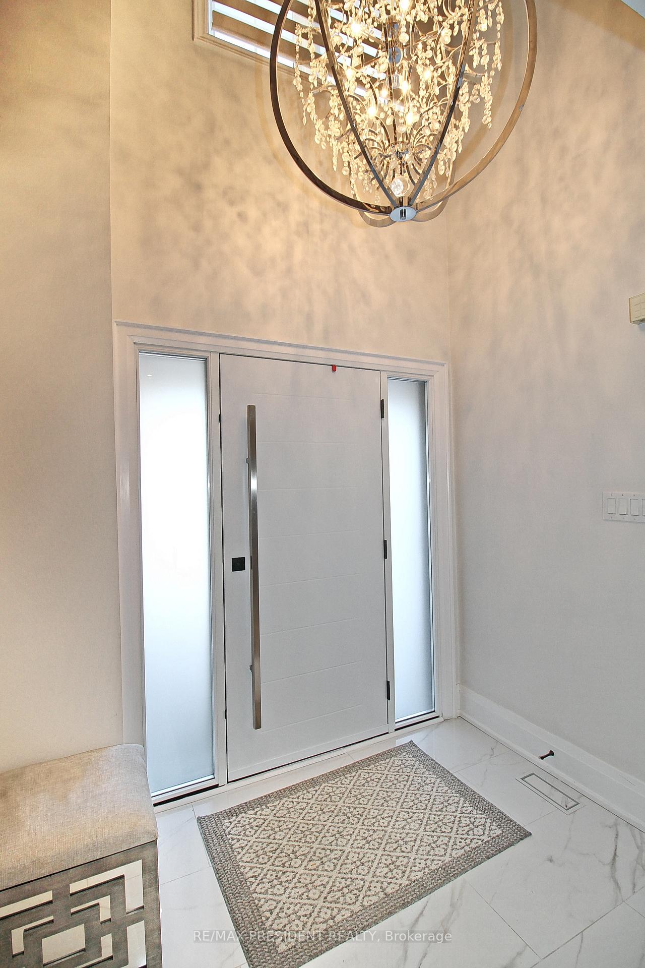 Photo 5 of 32 Deerglen Drive, Brampton, Sandringham-Wellington — HOMEH