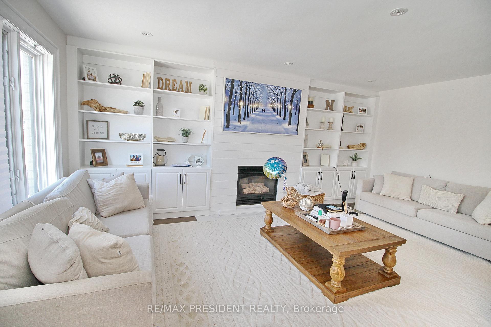 Photo 8 of 32 Deerglen Drive, Brampton, Sandringham-Wellington — HOMEH