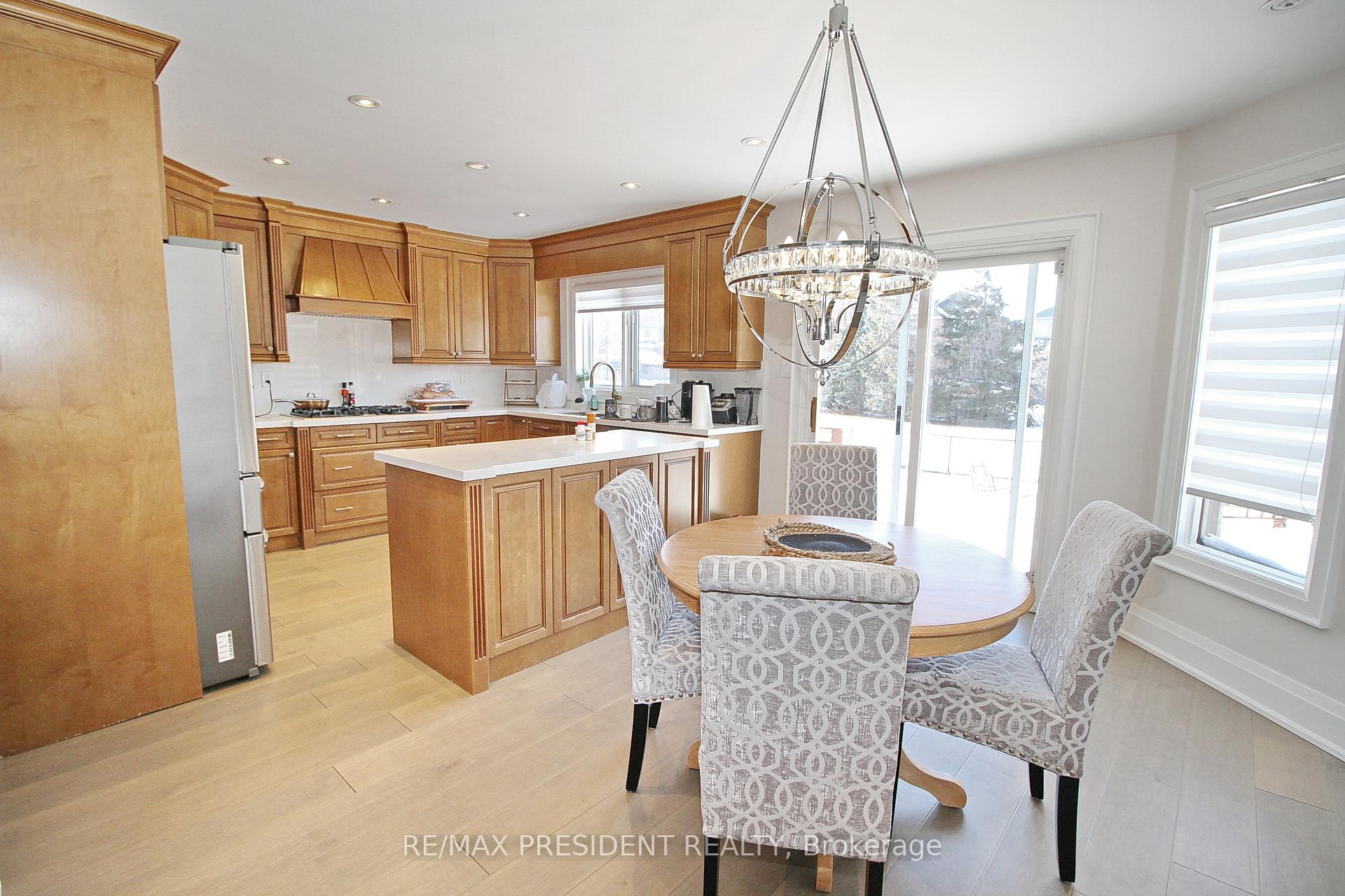 Photo 10 of 32 Deerglen Drive, Brampton, Sandringham-Wellington — HOMEH
