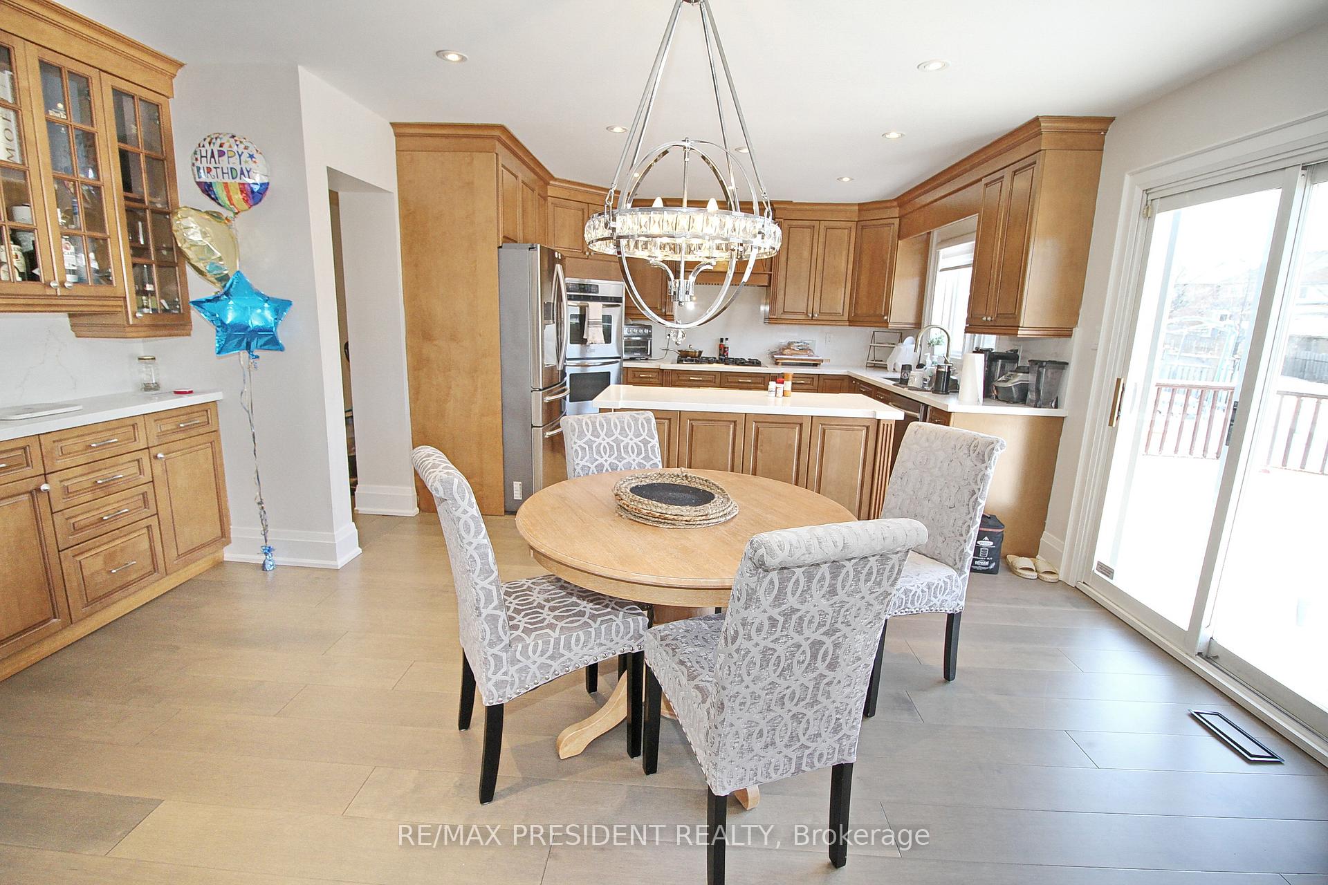 Photo 11 of 32 Deerglen Drive, Brampton, Sandringham-Wellington — HOMEH