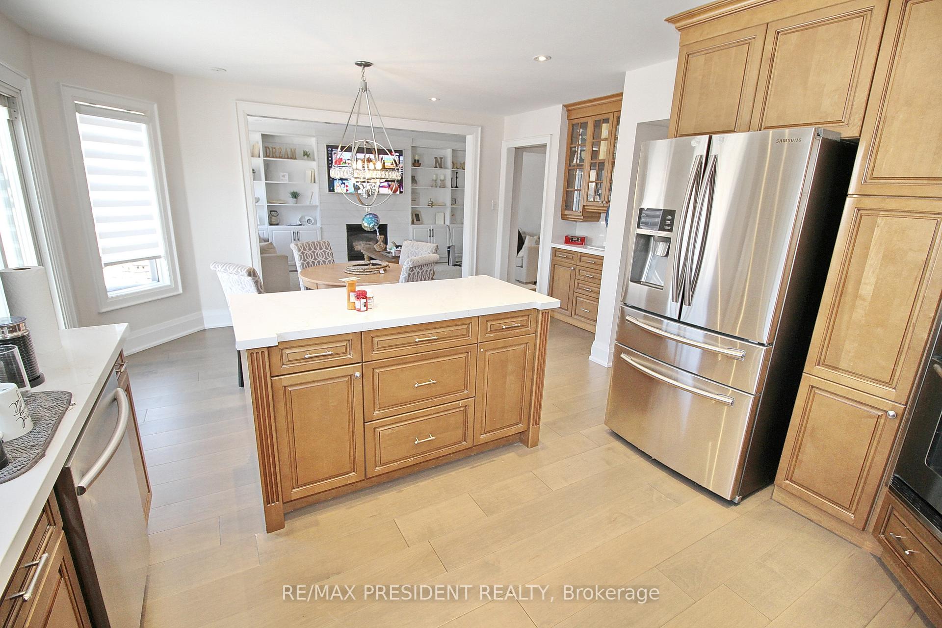 Photo 13 of 32 Deerglen Drive, Brampton, Sandringham-Wellington — HOMEH