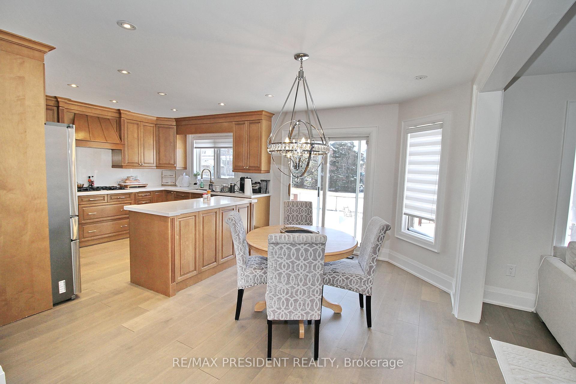Photo 14 of 32 Deerglen Drive, Brampton, Sandringham-Wellington — HOMEH