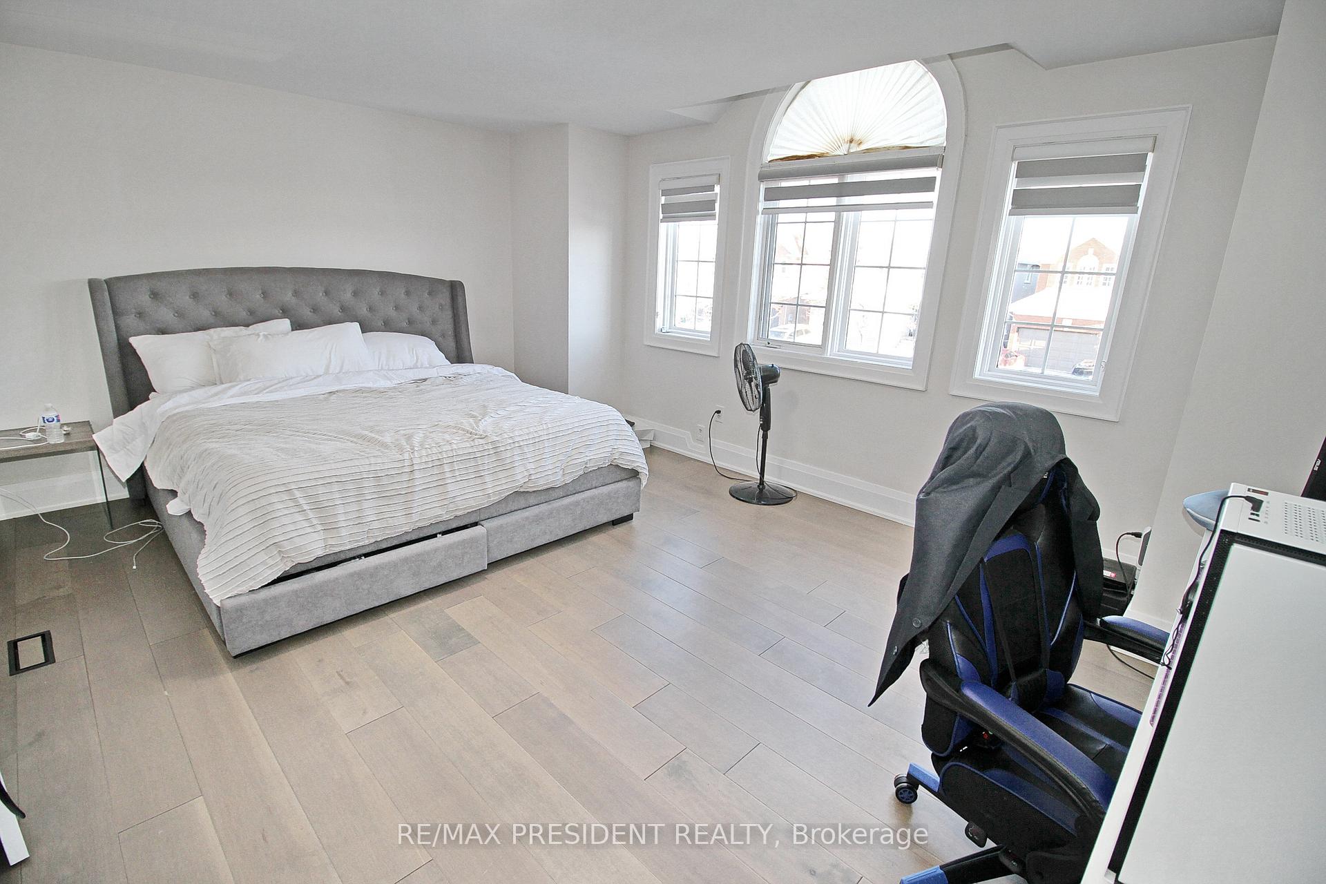 Photo 22 of 32 Deerglen Drive, Brampton, Sandringham-Wellington — HOMEH