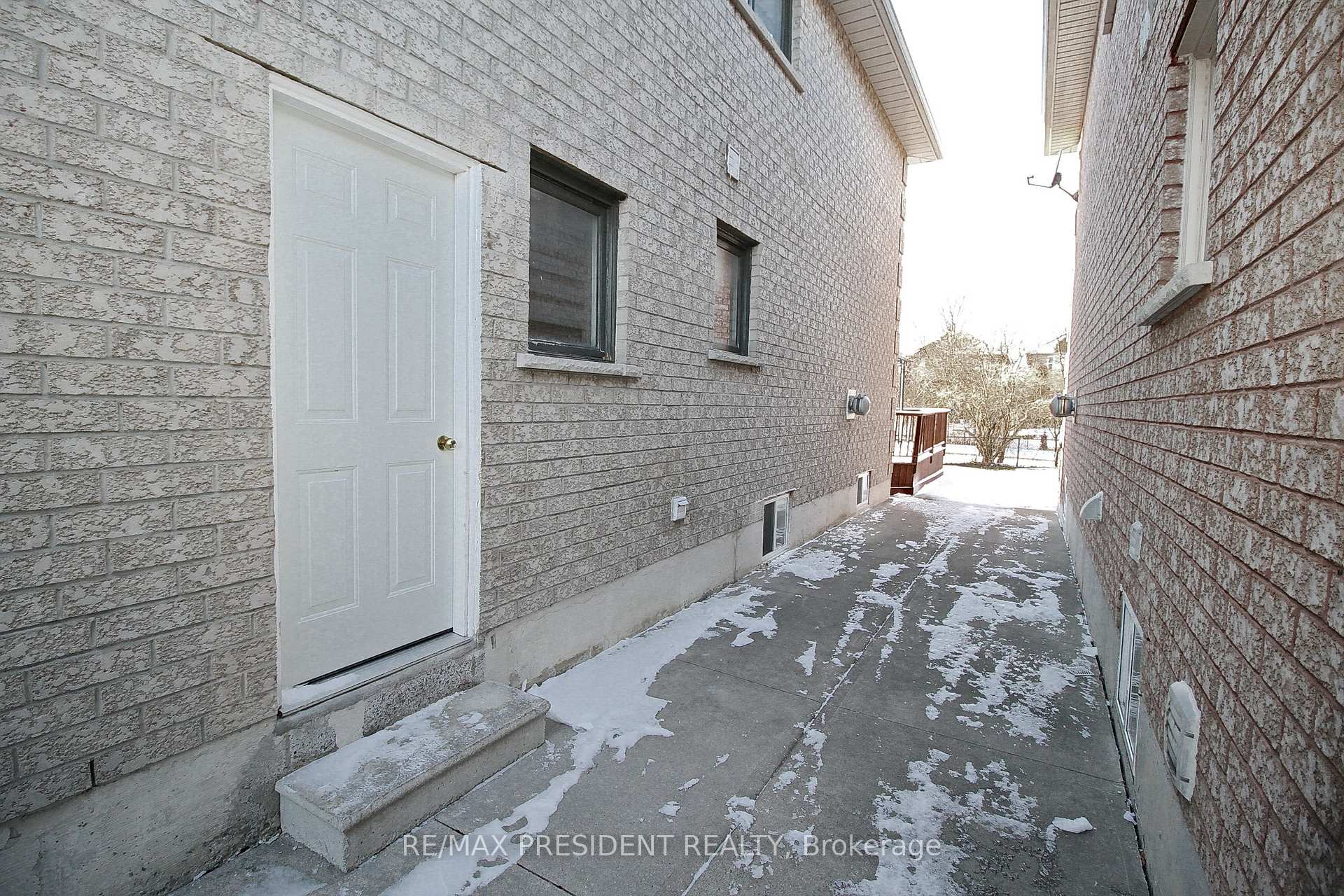 Photo 31 of 32 Deerglen Drive, Brampton, Sandringham-Wellington — HOMEH