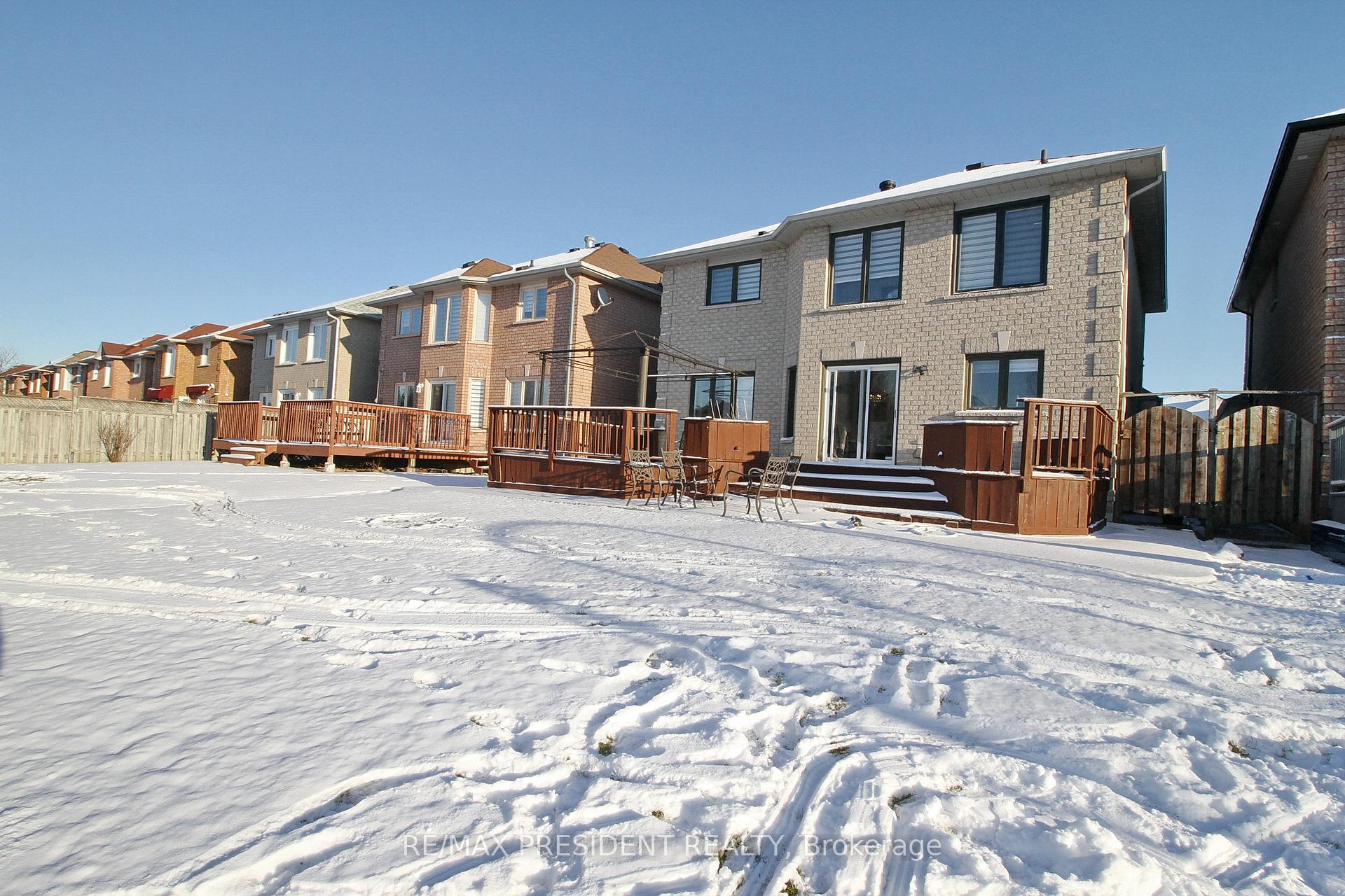 Photo 33 of 32 Deerglen Drive, Brampton, Sandringham-Wellington — HOMEH