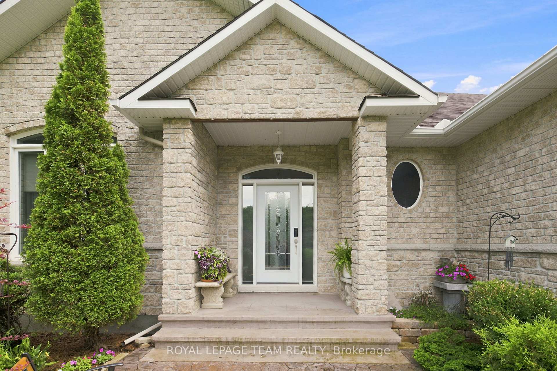 Photo 3 of 6810 Pebble Trail Way, Ottawa, Greely — HOMEH