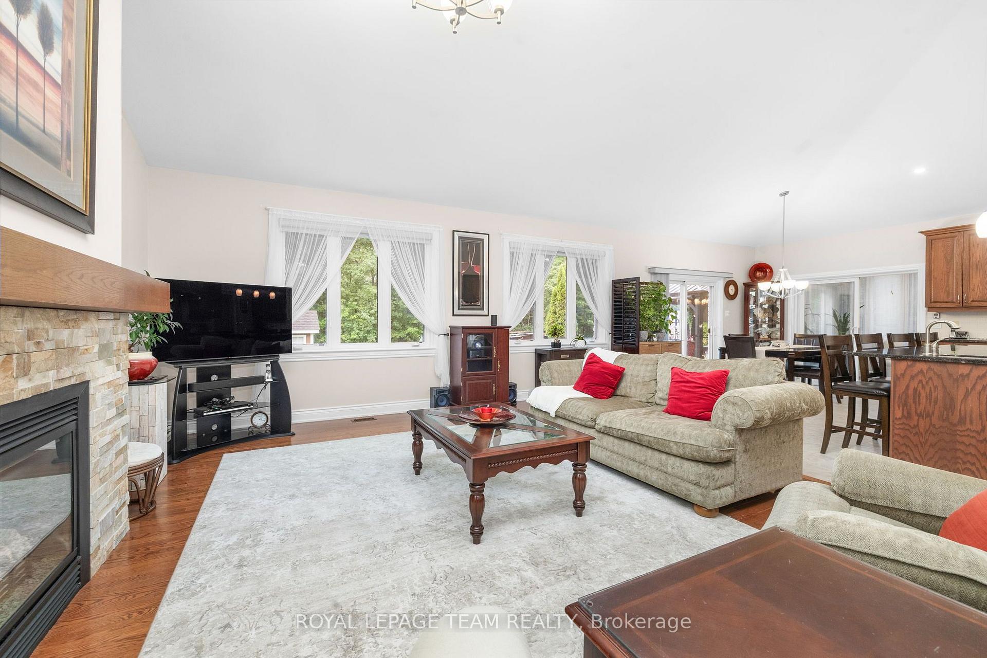 Photo 7 of 6810 Pebble Trail Way, Ottawa, Greely — HOMEH