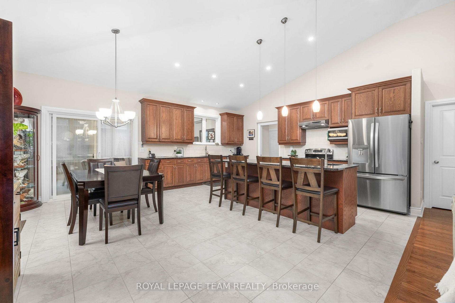 Photo 8 of 6810 Pebble Trail Way, Ottawa, Greely — HOMEH