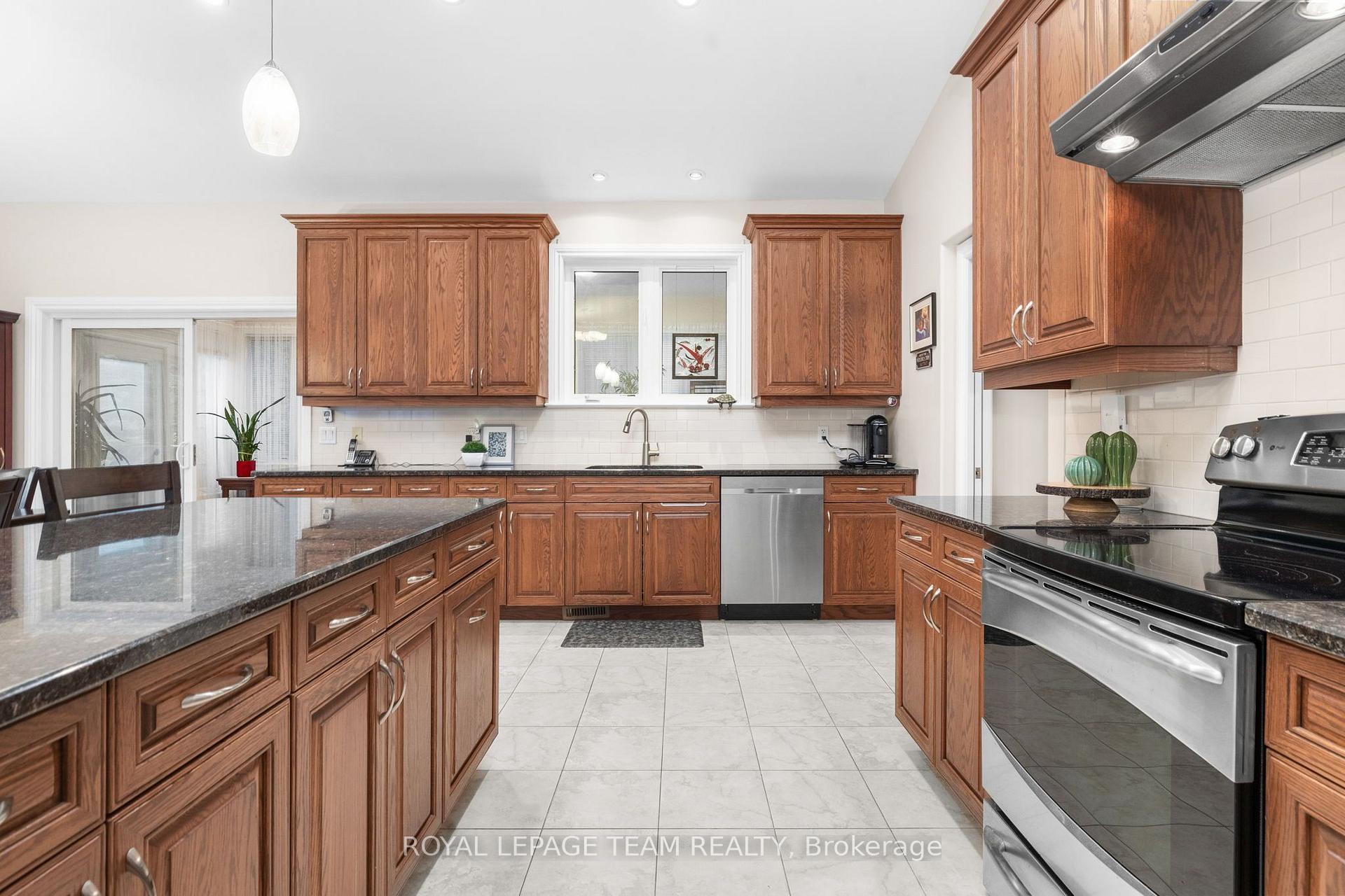 Photo 9 of 6810 Pebble Trail Way, Ottawa, Greely — HOMEH