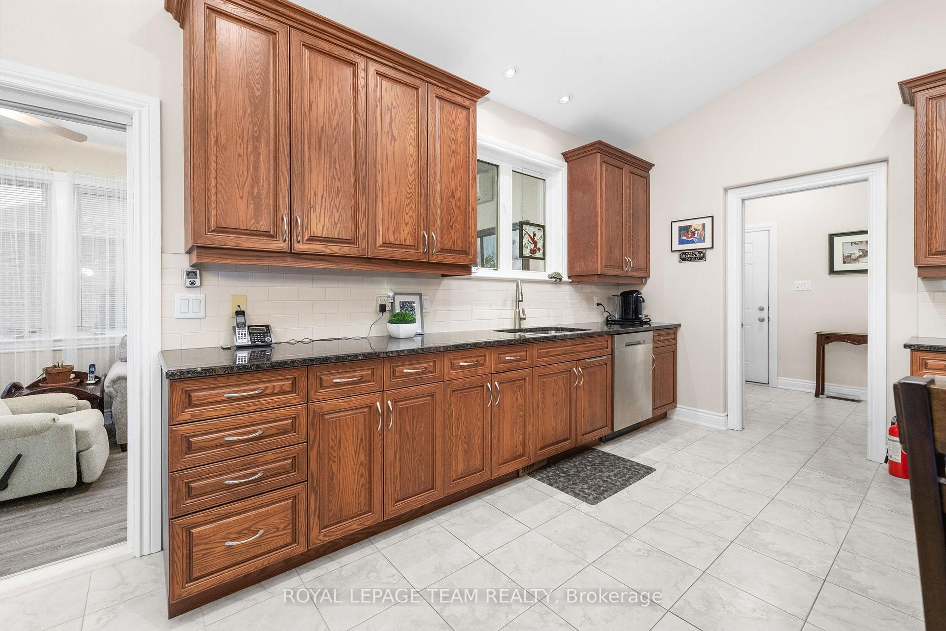 Photo 10 of 6810 Pebble Trail Way, Ottawa, Greely — HOMEH