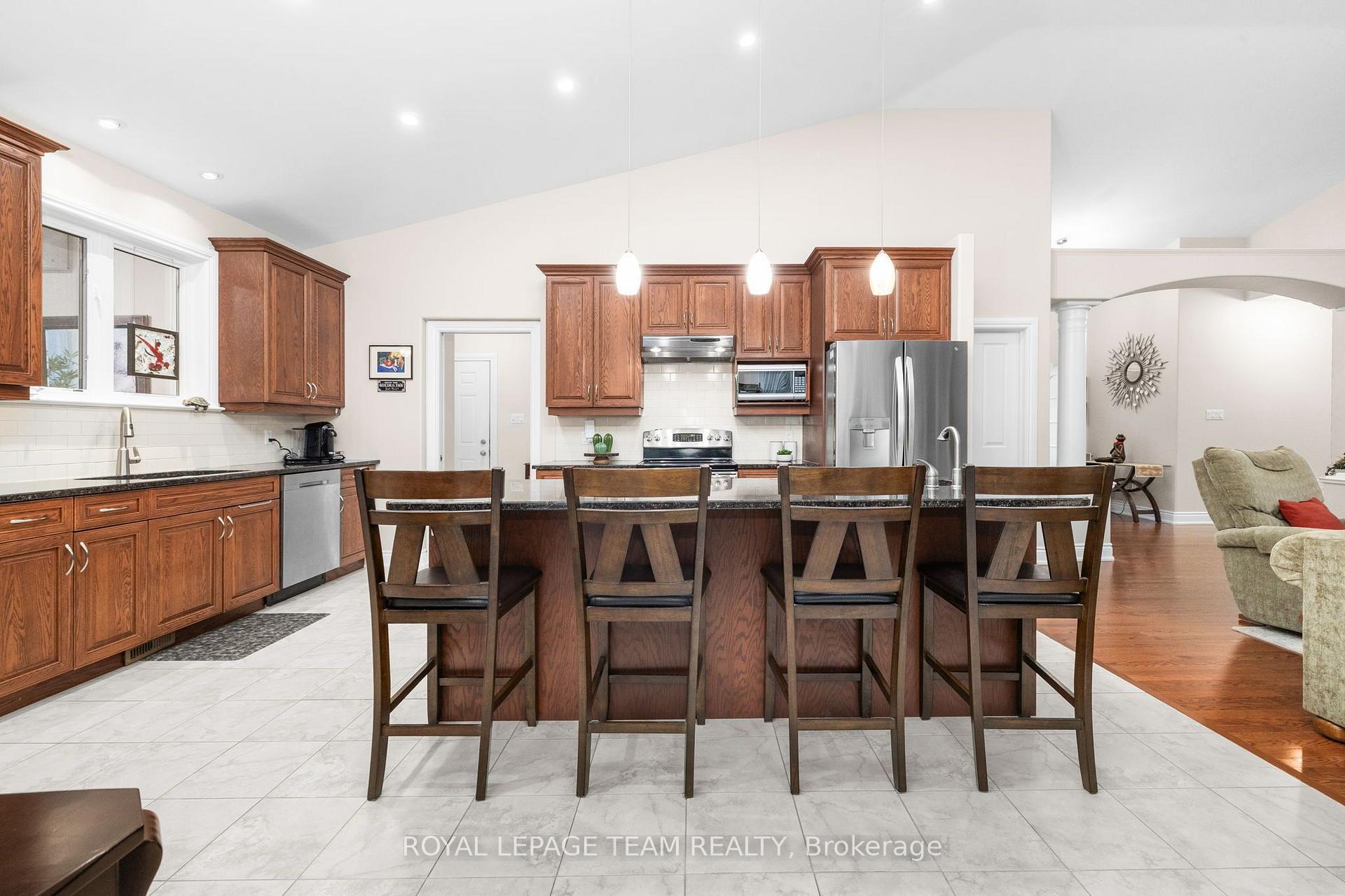 Photo 11 of 6810 Pebble Trail Way, Ottawa, Greely — HOMEH