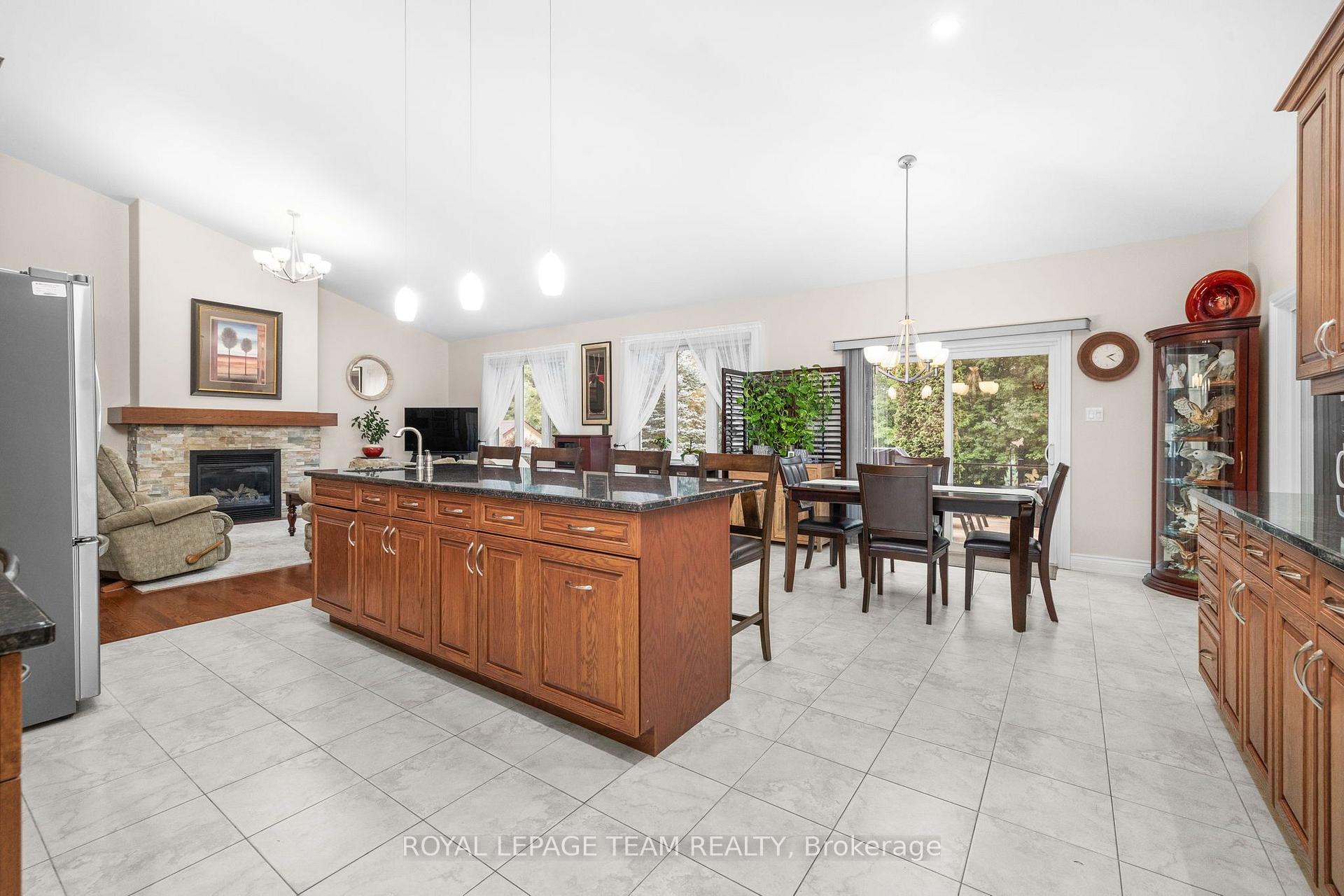 Photo 12 of 6810 Pebble Trail Way, Ottawa, Greely — HOMEH