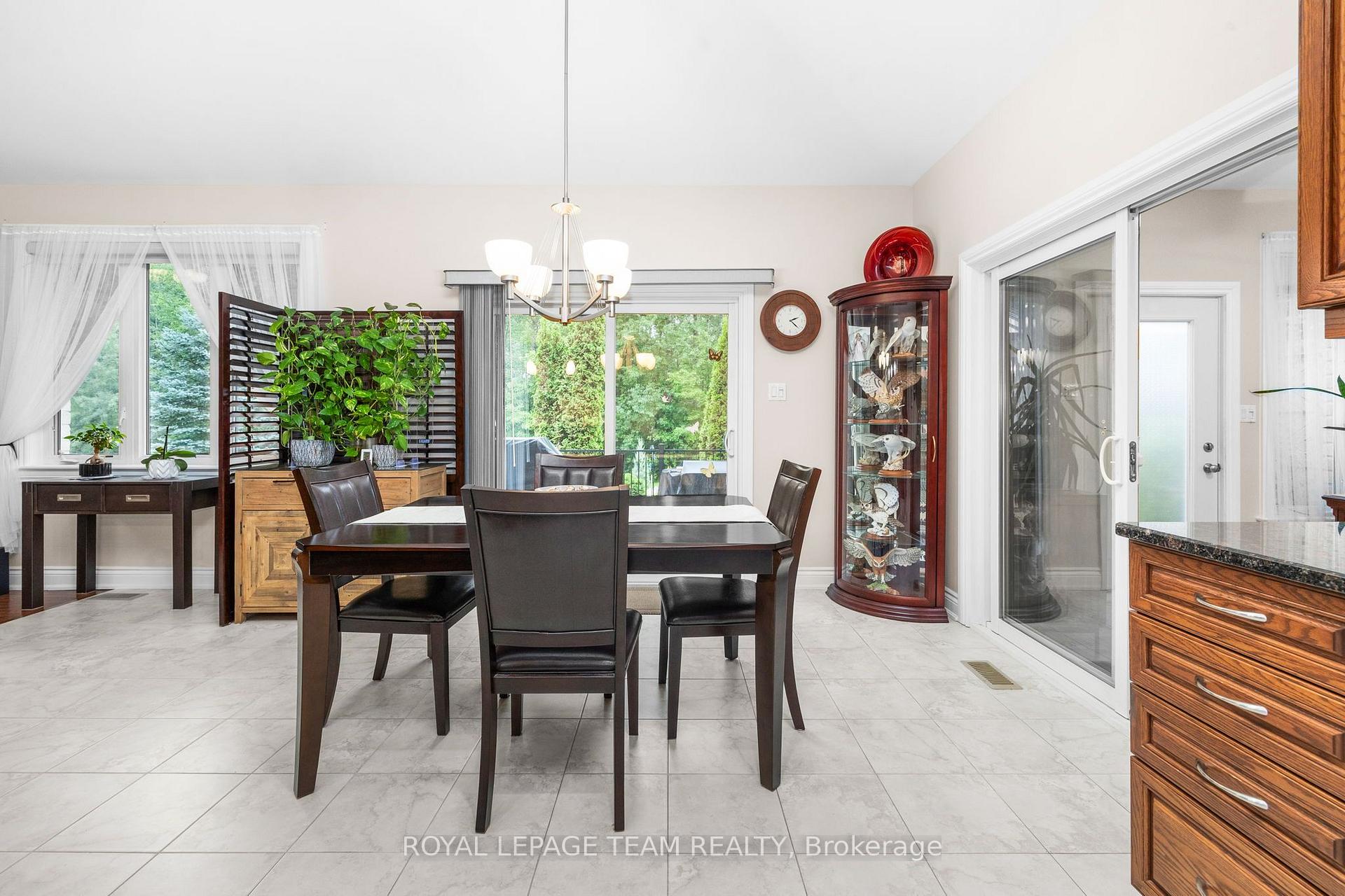 Photo 13 of 6810 Pebble Trail Way, Ottawa, Greely — HOMEH