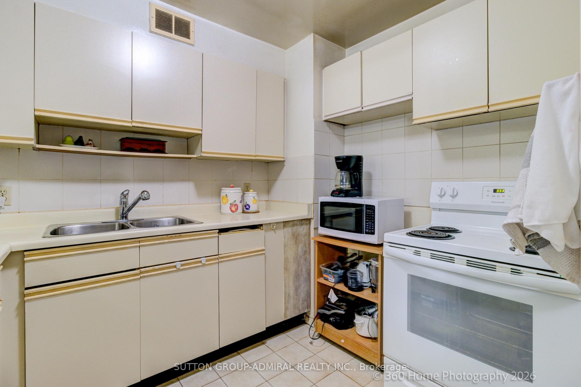 Photo 6 of Unit 106, 1 Four Winds Drive, North York, York University Heights — HOMEH