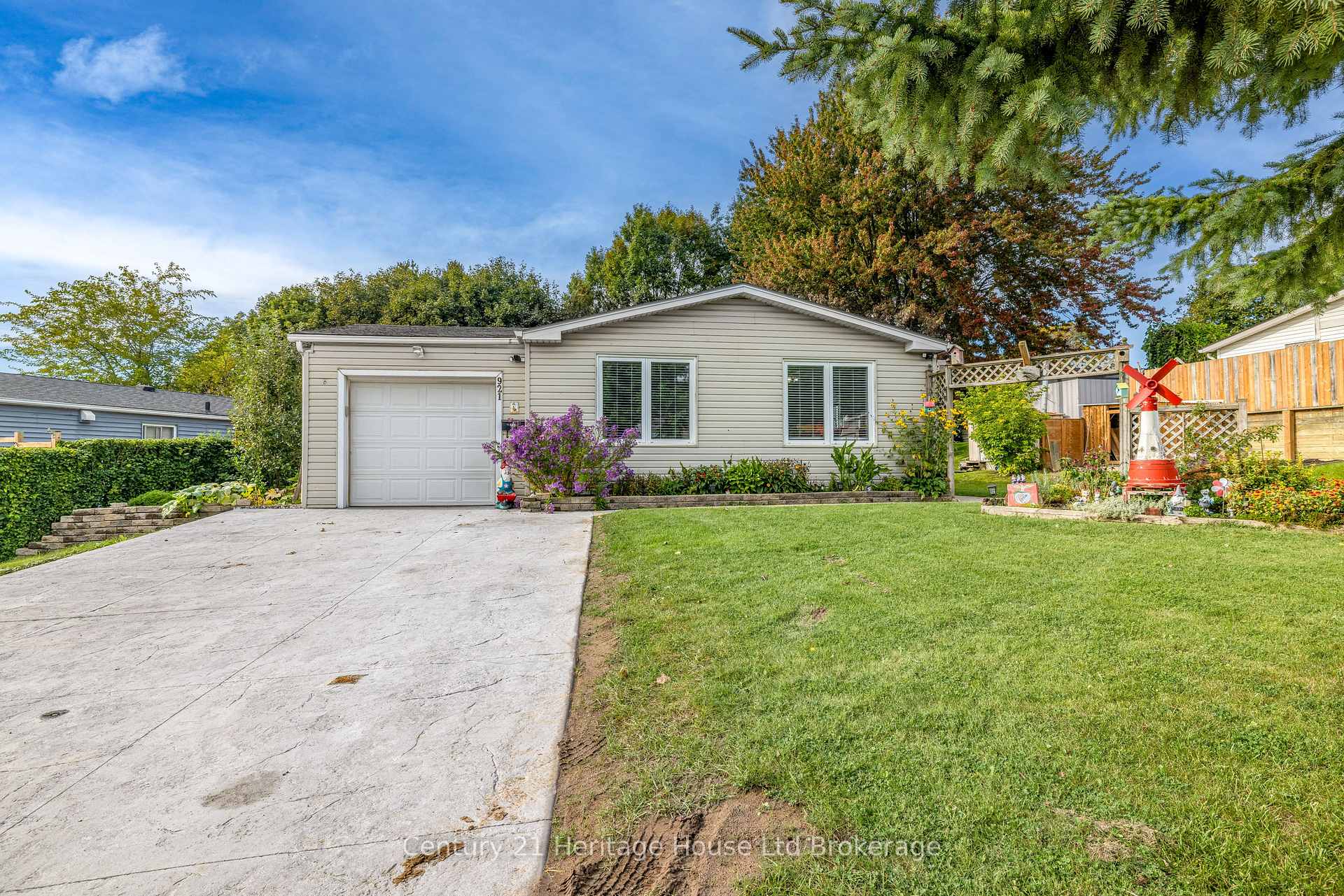 Photo of 921 Lincoln Drive