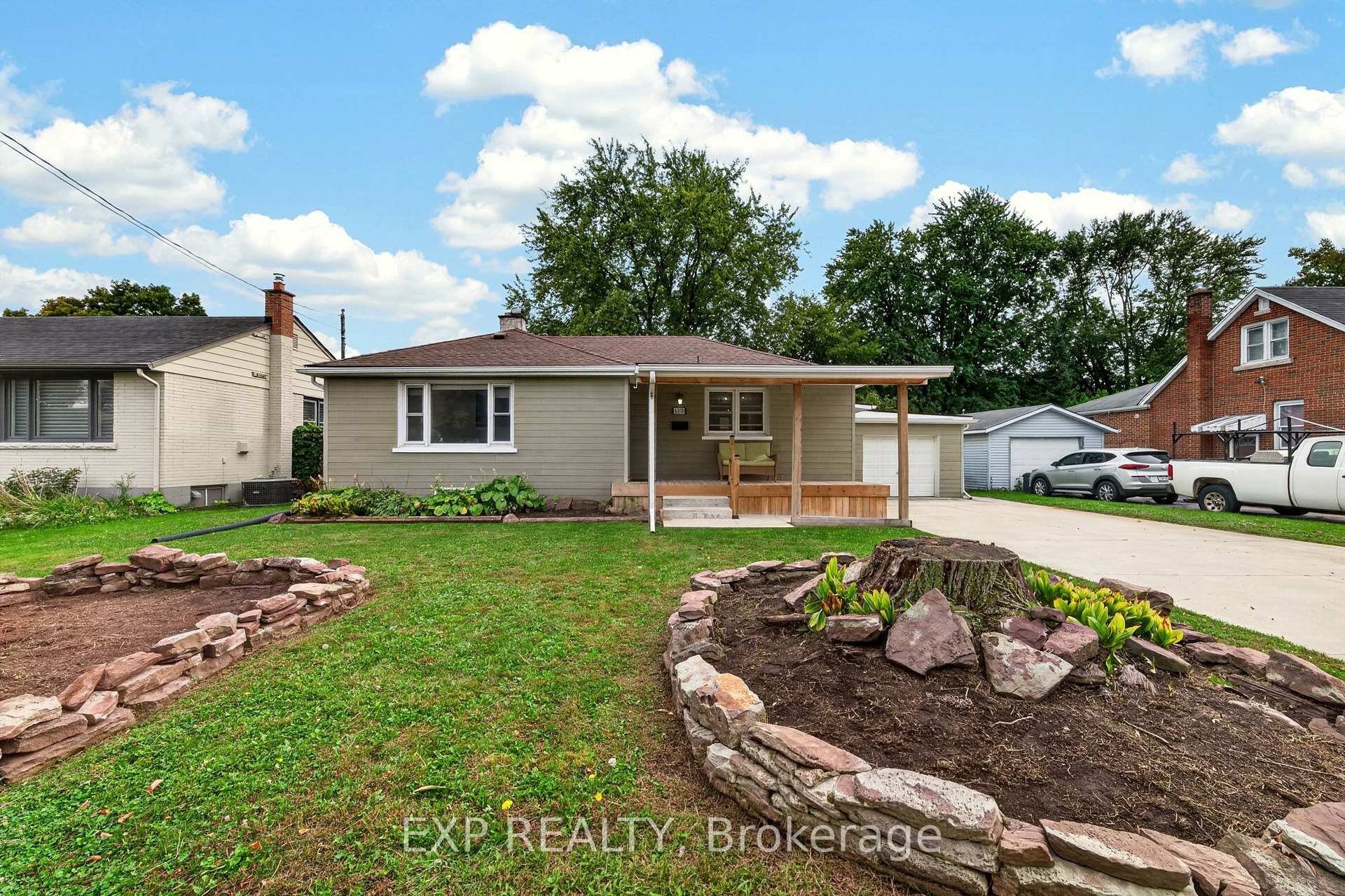 Photo 2 of 6018 Atlas Street, Niagara Falls, Church's Lane — HOMEH