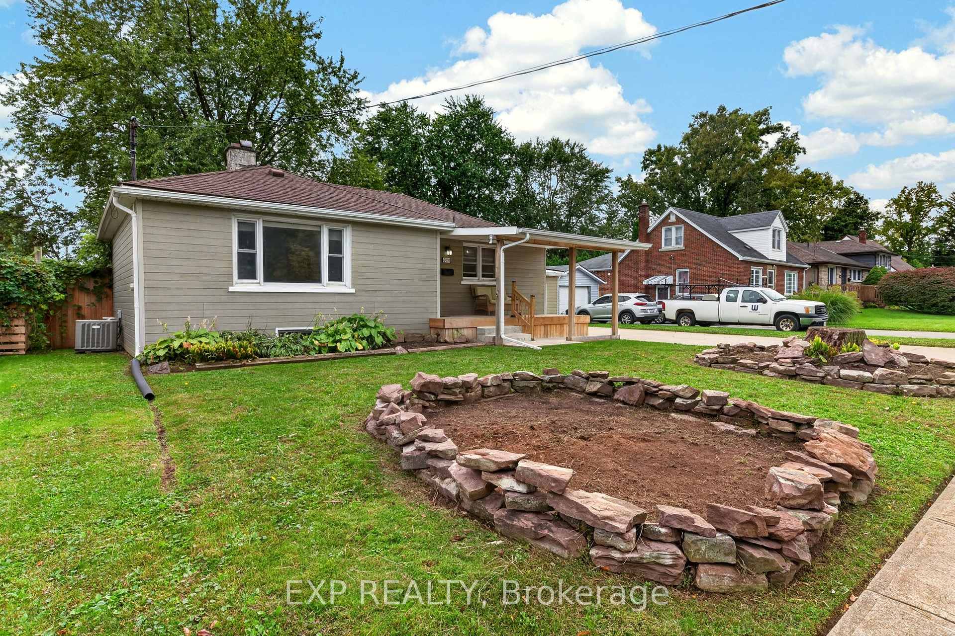Photo 3 of 6018 Atlas Street, Niagara Falls, Church's Lane — HOMEH