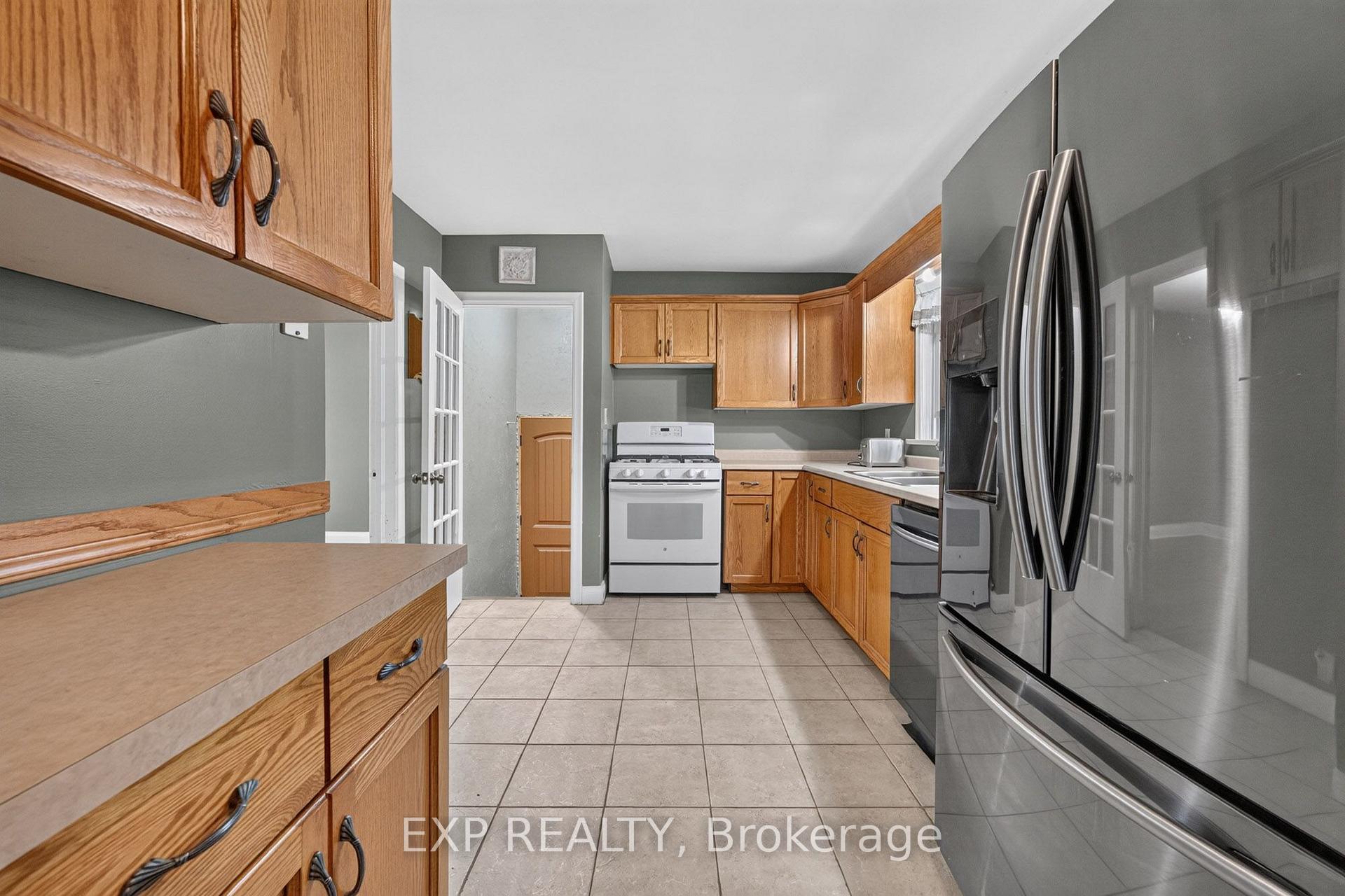 Photo 10 of 6018 Atlas Street, Niagara Falls, Church's Lane — HOMEH