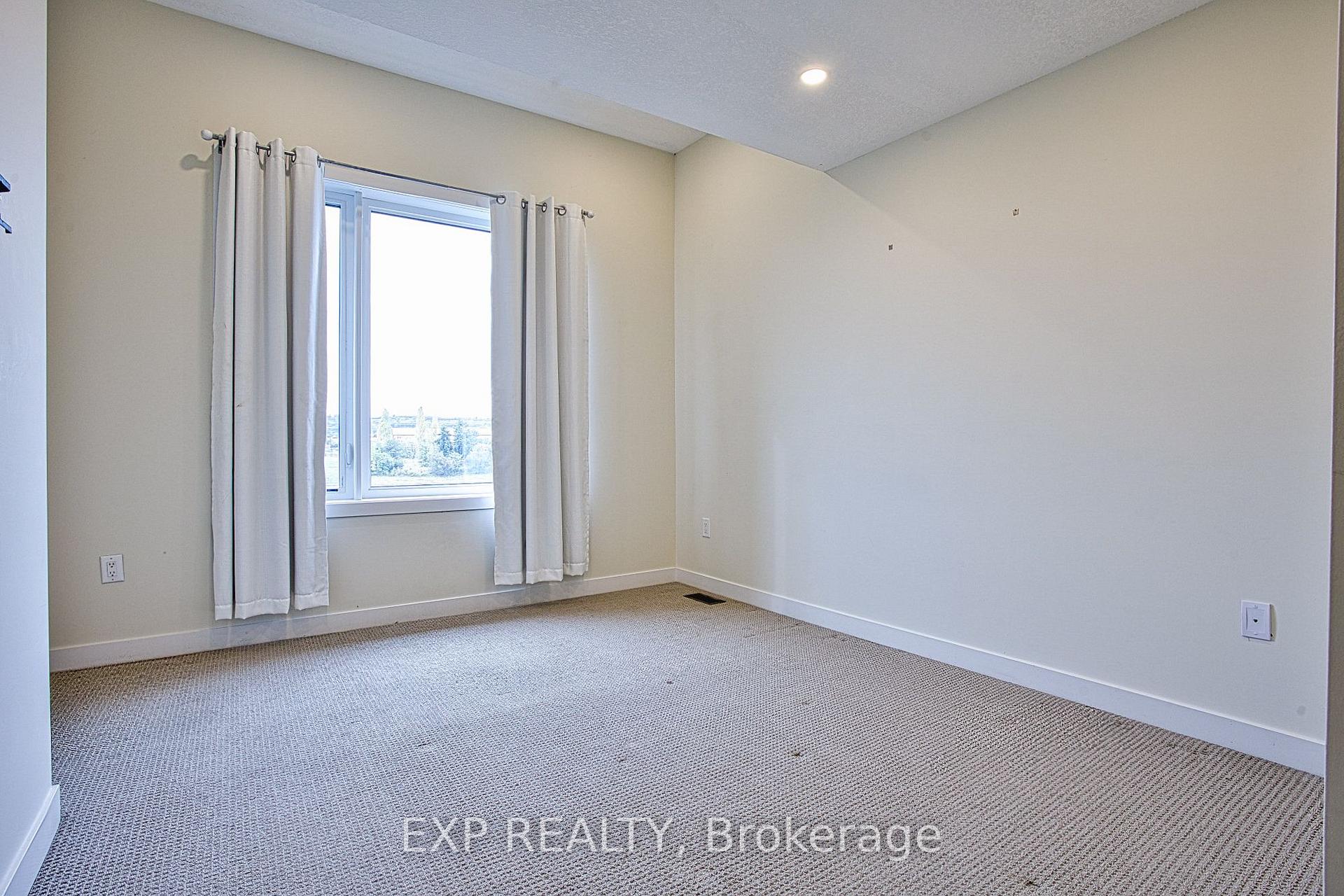 Photo 16 of 590 North Service Road, Hamilton, Lakeshore — HOMEH