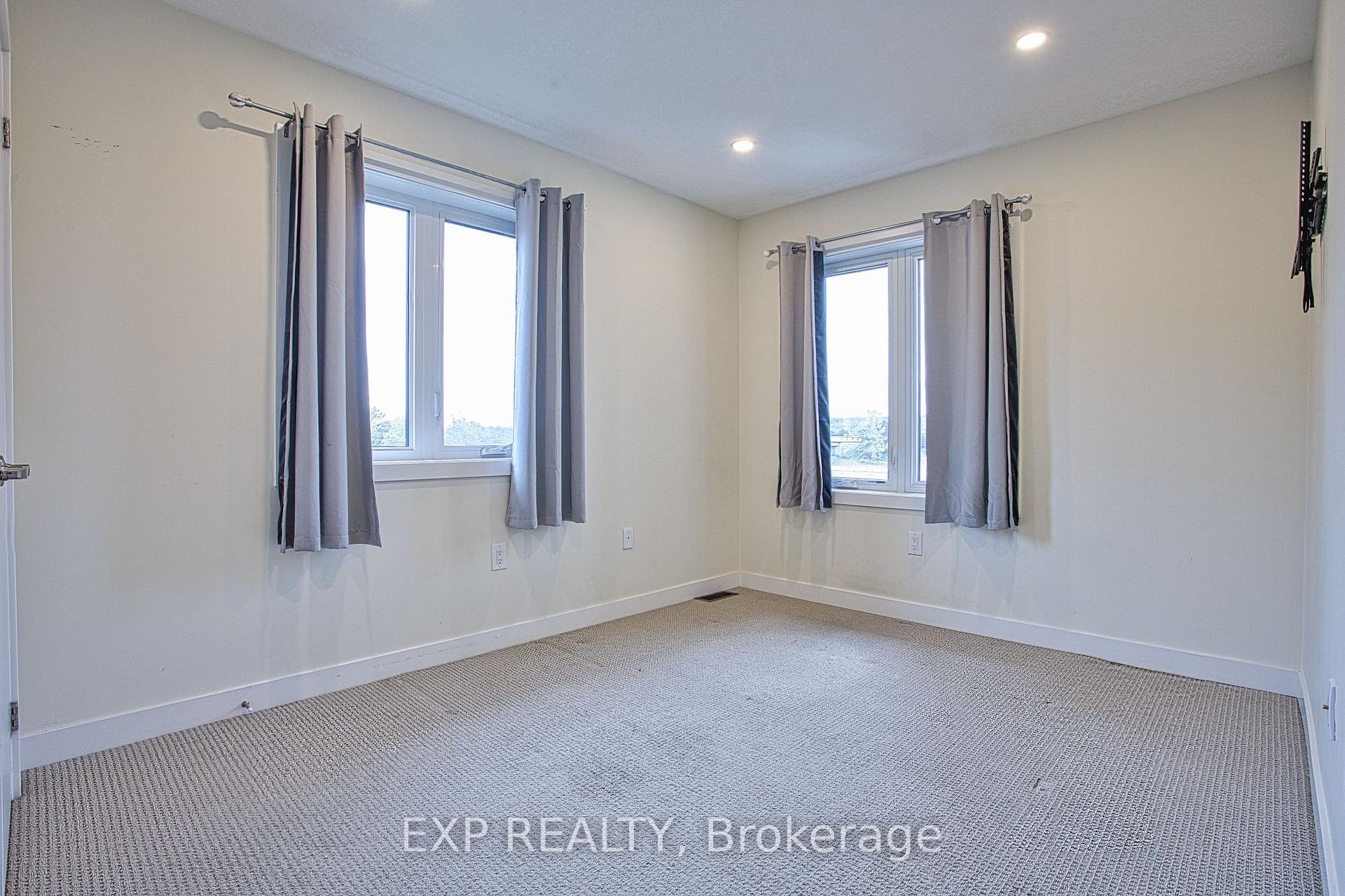 Photo 17 of 590 North Service Road, Hamilton, Lakeshore — HOMEH