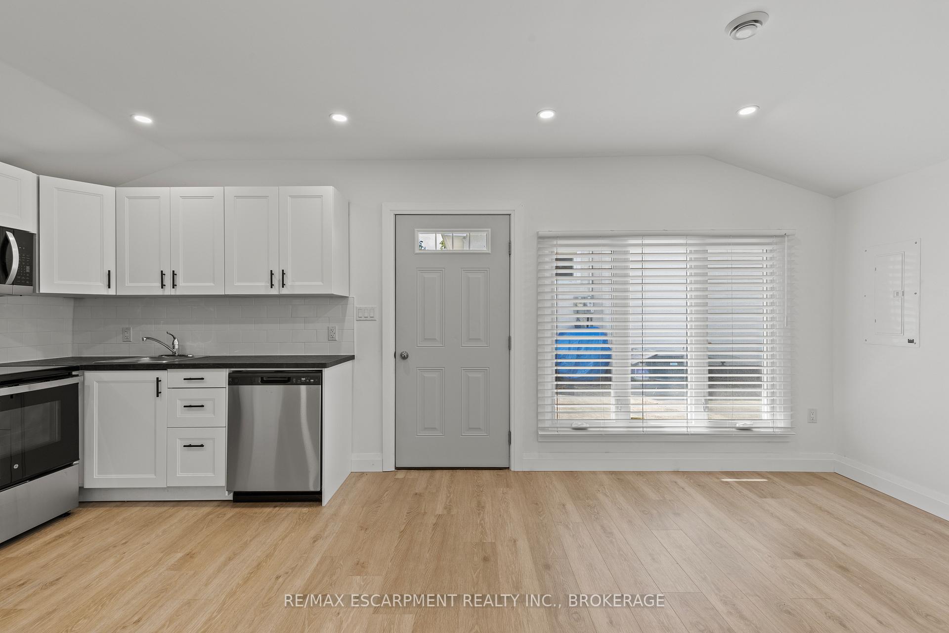 Photo 2 of Unit Unit 2, 362 Gatfield Avenue, Welland, Lincoln/Crowland — HOMEH