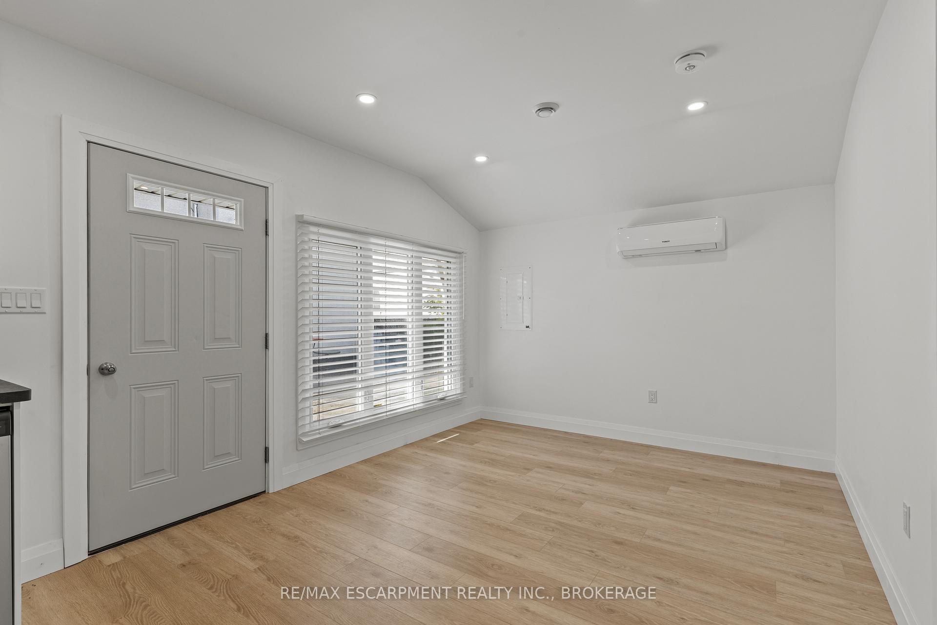 Photo 3 of Unit Unit 2, 362 Gatfield Avenue, Welland, Lincoln/Crowland — HOMEH