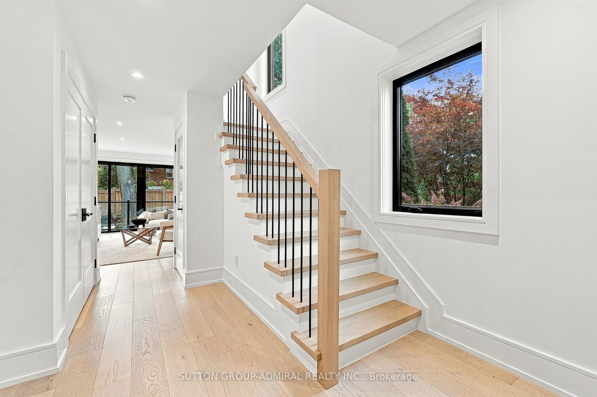 Photo 2 of 37 Glenellen Drive E, Etobicoke, Stonegate-Queensway — HOMEH
