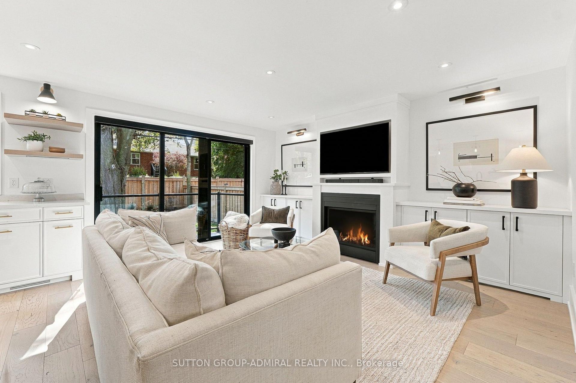 Photo 4 of 37 Glenellen Drive E, Etobicoke, Stonegate-Queensway — HOMEH