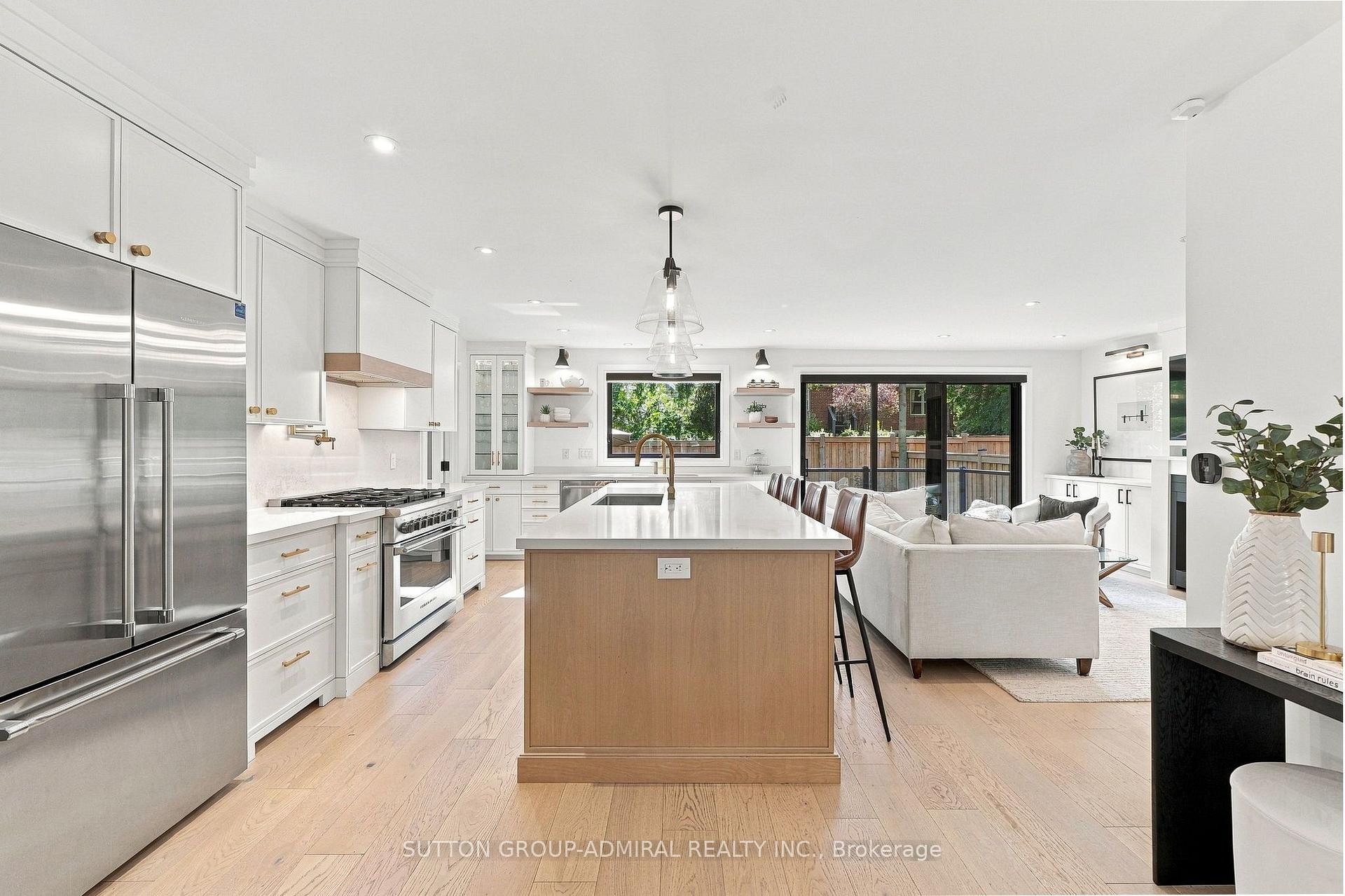 Photo 7 of 37 Glenellen Drive E, Etobicoke, Stonegate-Queensway — HOMEH