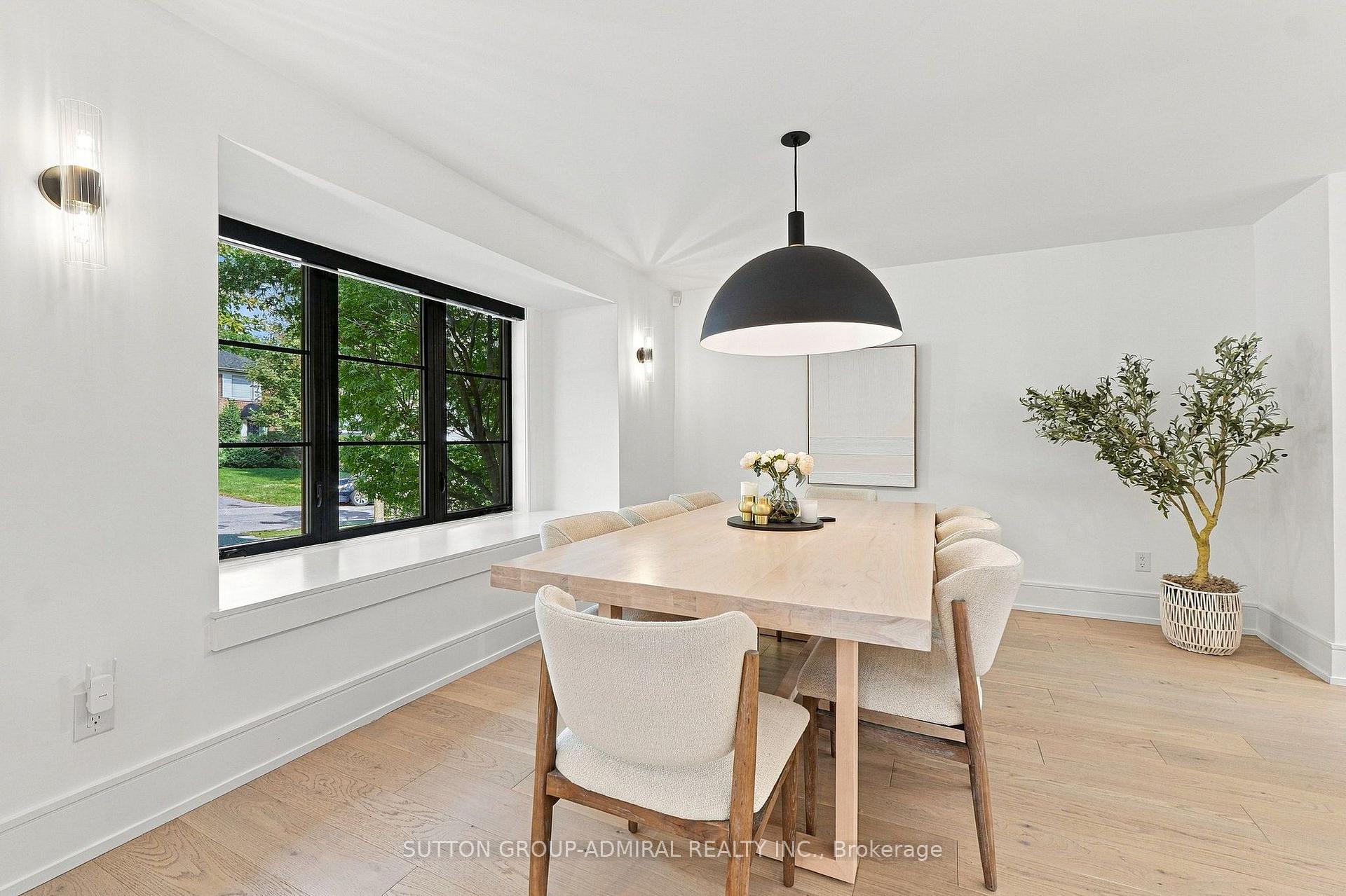 Photo 16 of 37 Glenellen Drive E, Etobicoke, Stonegate-Queensway — HOMEH