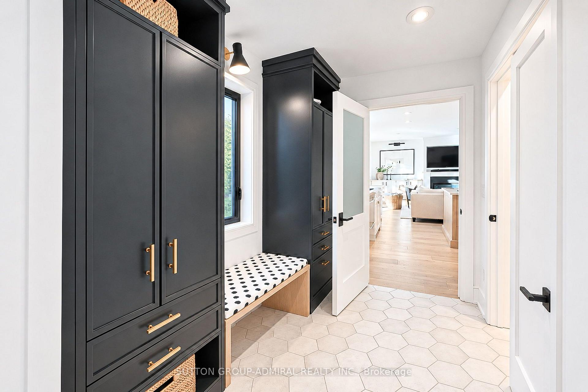 Photo 17 of 37 Glenellen Drive E, Etobicoke, Stonegate-Queensway — HOMEH