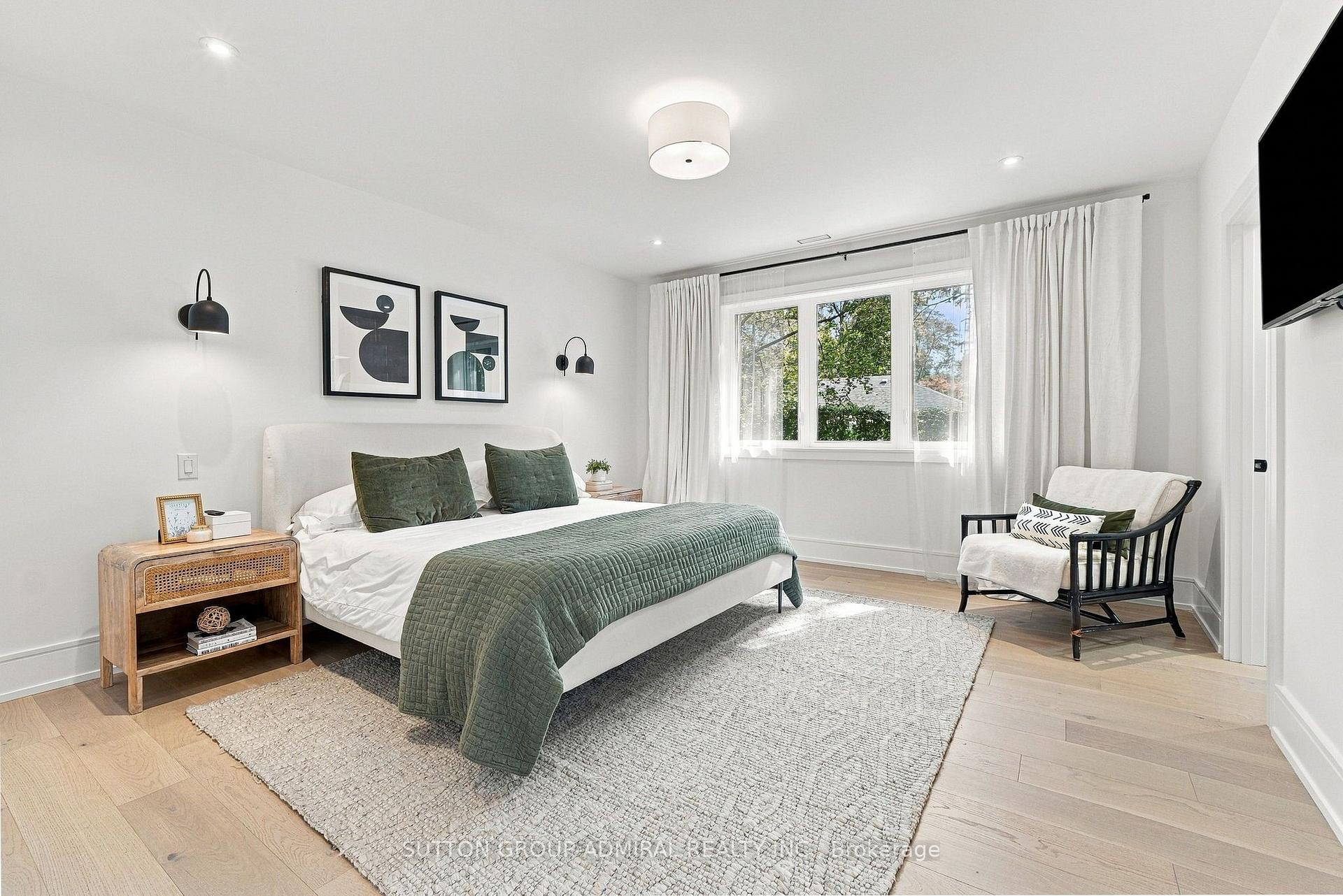 Photo 23 of 37 Glenellen Drive E, Etobicoke, Stonegate-Queensway — HOMEH