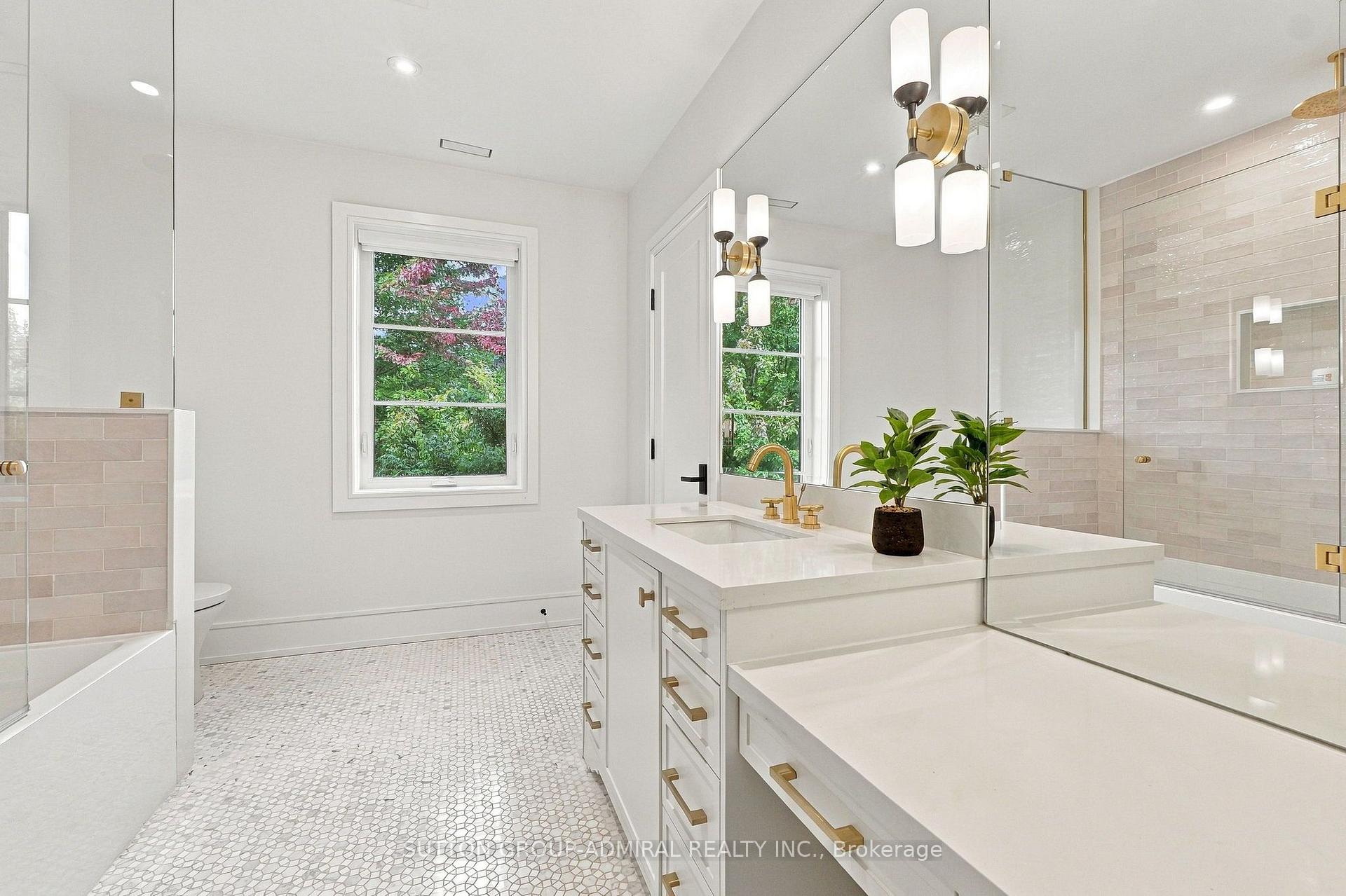 Photo 33 of 37 Glenellen Drive E, Etobicoke, Stonegate-Queensway — HOMEH