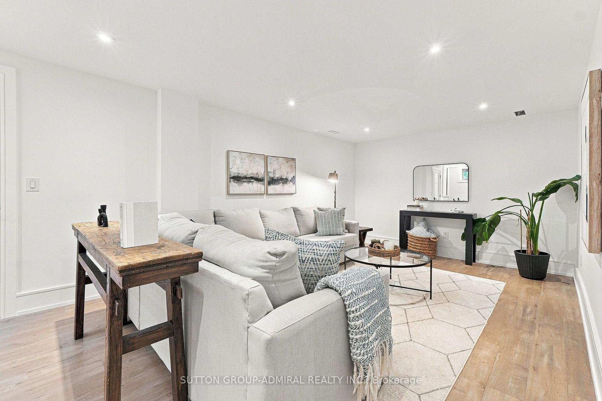 Photo 34 of 37 Glenellen Drive E, Etobicoke, Stonegate-Queensway — HOMEH