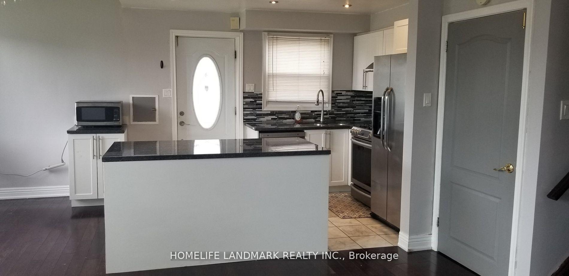 Photo 4 of 128 Lord Roberts Drive, Scarborough, Eglinton East — HOMEH