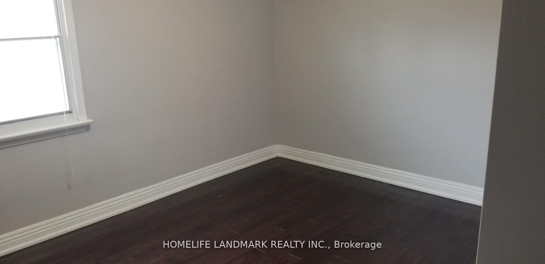 Photo 10 of 128 Lord Roberts Drive, Scarborough, Eglinton East — HOMEH
