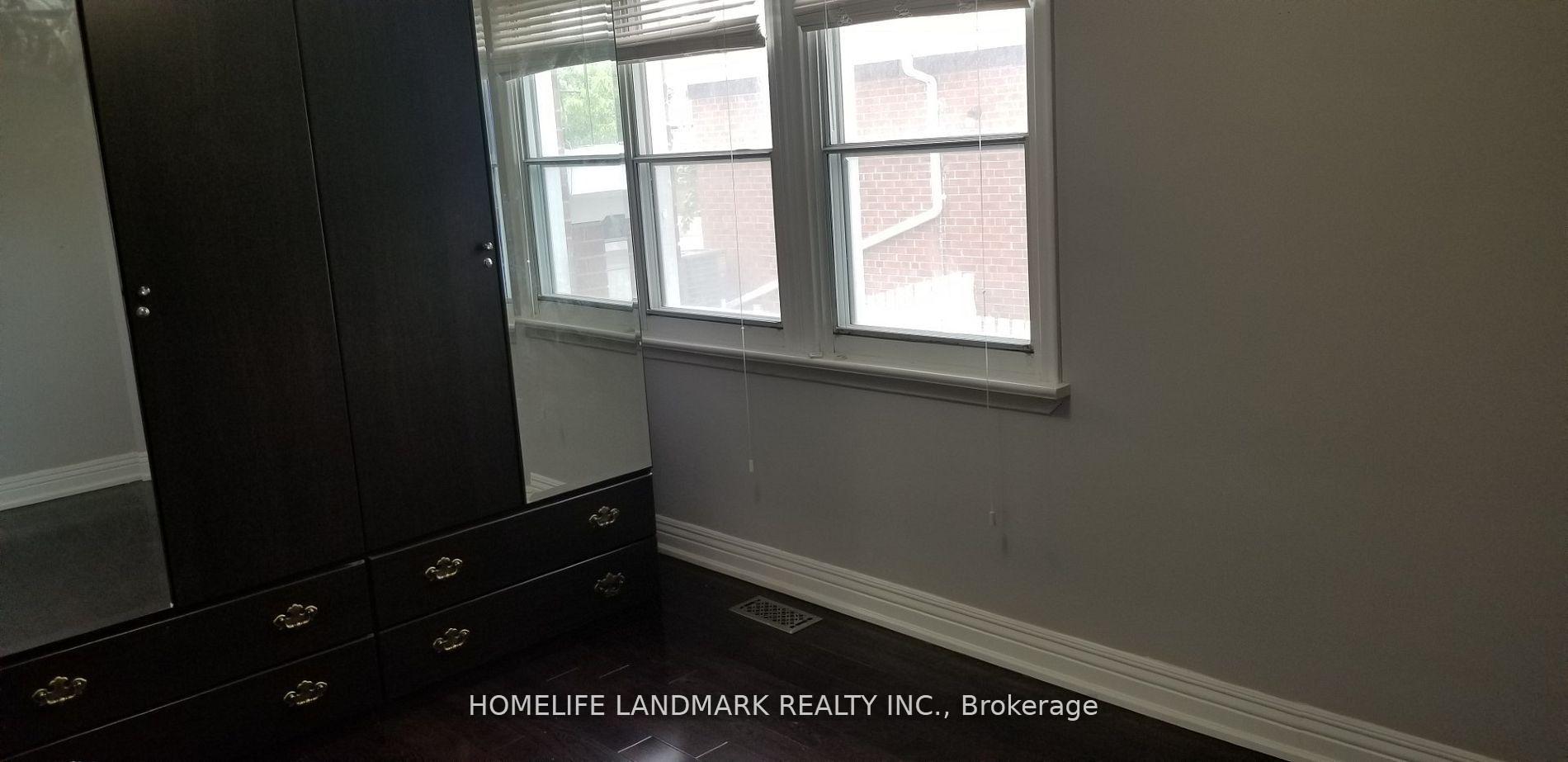 Photo 12 of 128 Lord Roberts Drive, Scarborough, Eglinton East — HOMEH