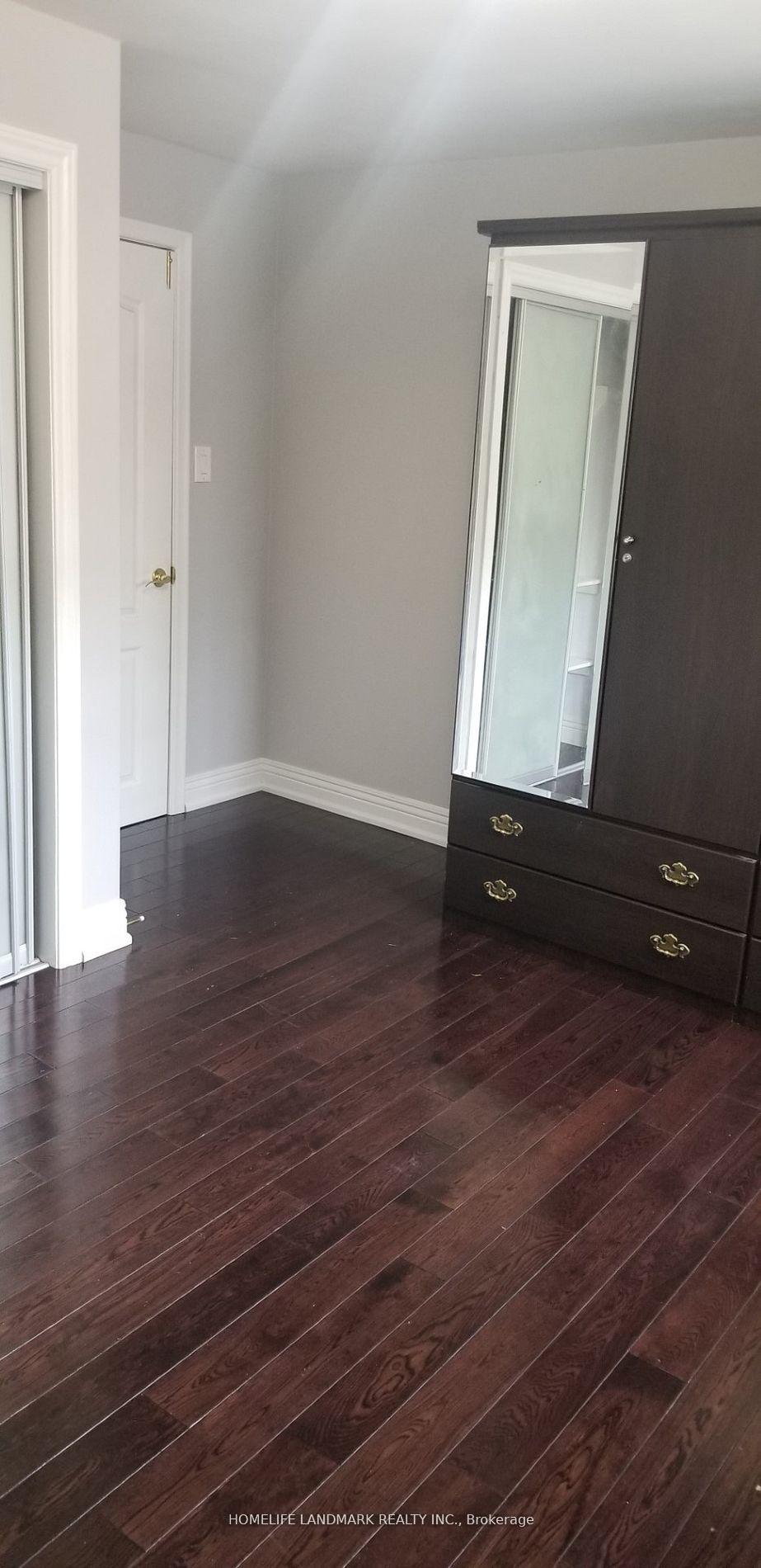 Photo 15 of 128 Lord Roberts Drive, Scarborough, Eglinton East — HOMEH