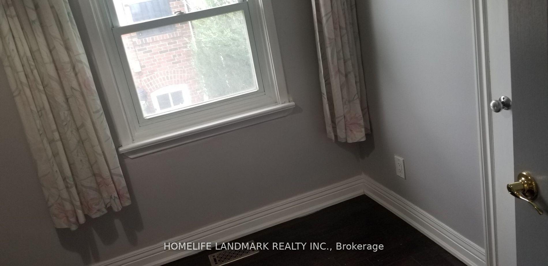 Photo 17 of 128 Lord Roberts Drive, Scarborough, Eglinton East — HOMEH