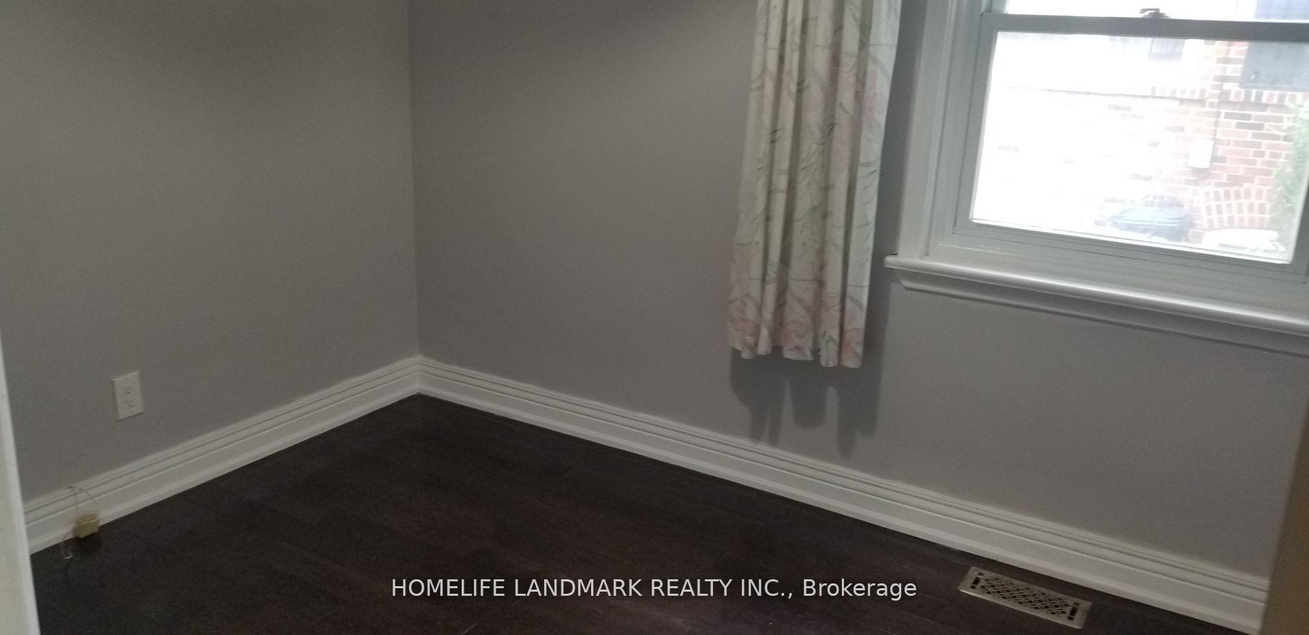 Photo 18 of 128 Lord Roberts Drive, Scarborough, Eglinton East — HOMEH