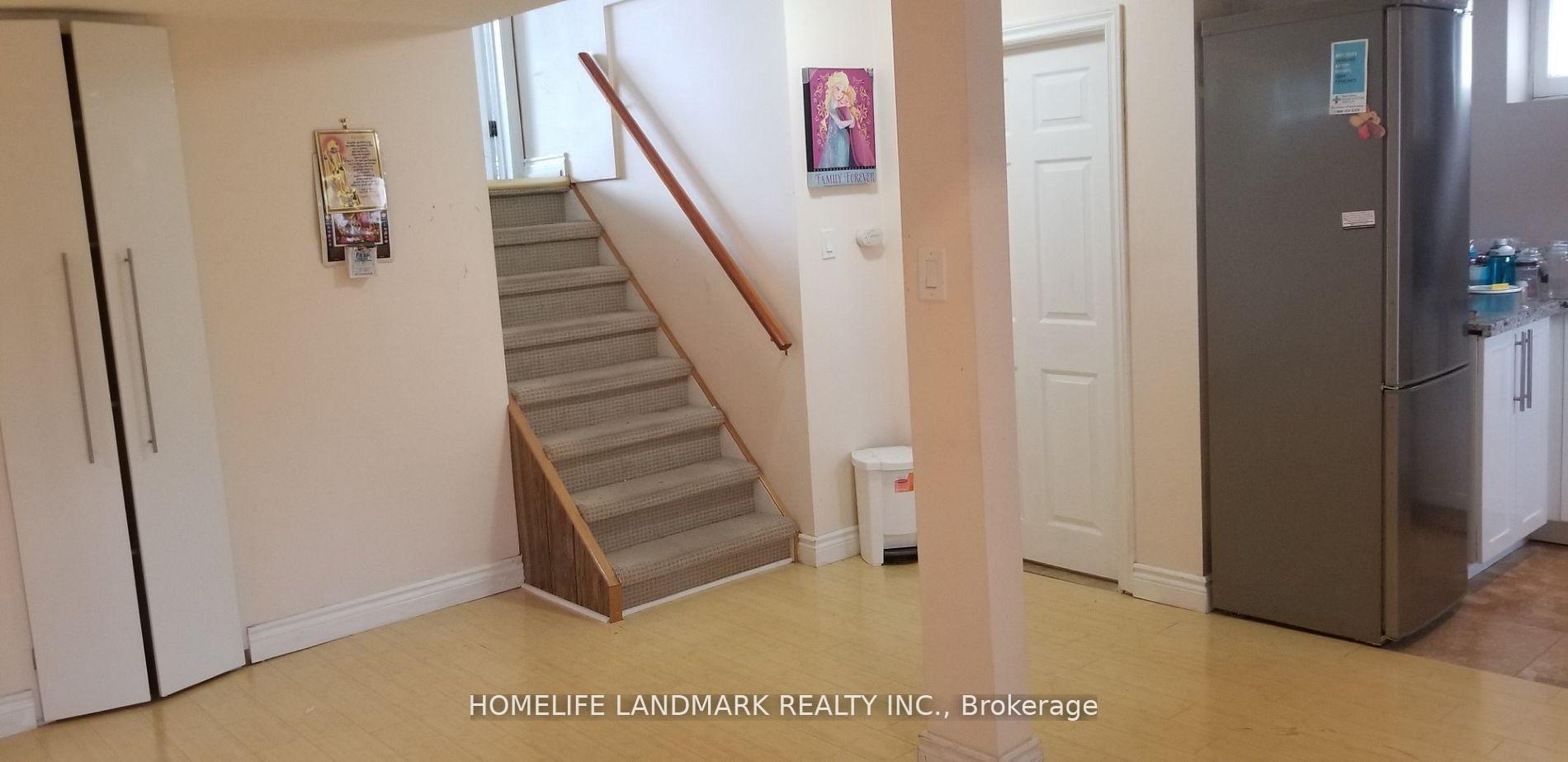 Photo 19 of 128 Lord Roberts Drive, Scarborough, Eglinton East — HOMEH