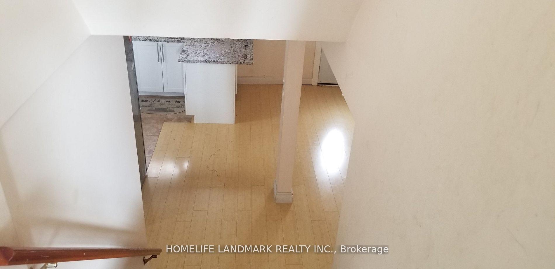 Photo 20 of 128 Lord Roberts Drive, Scarborough, Eglinton East — HOMEH