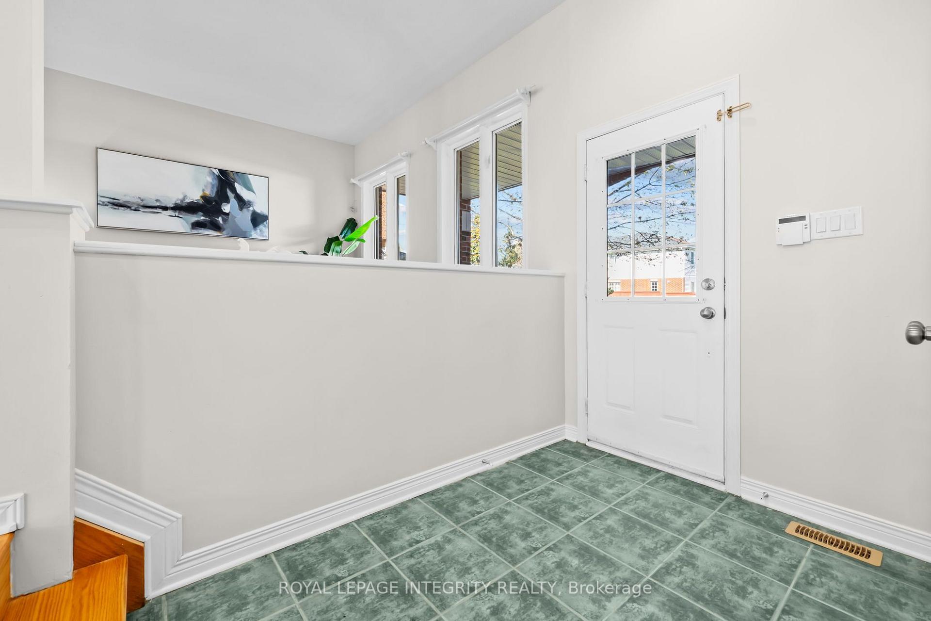 Photo 2 of 4 Tamarack Place, Ottawa, Barrhaven - Longfields — HOMEH